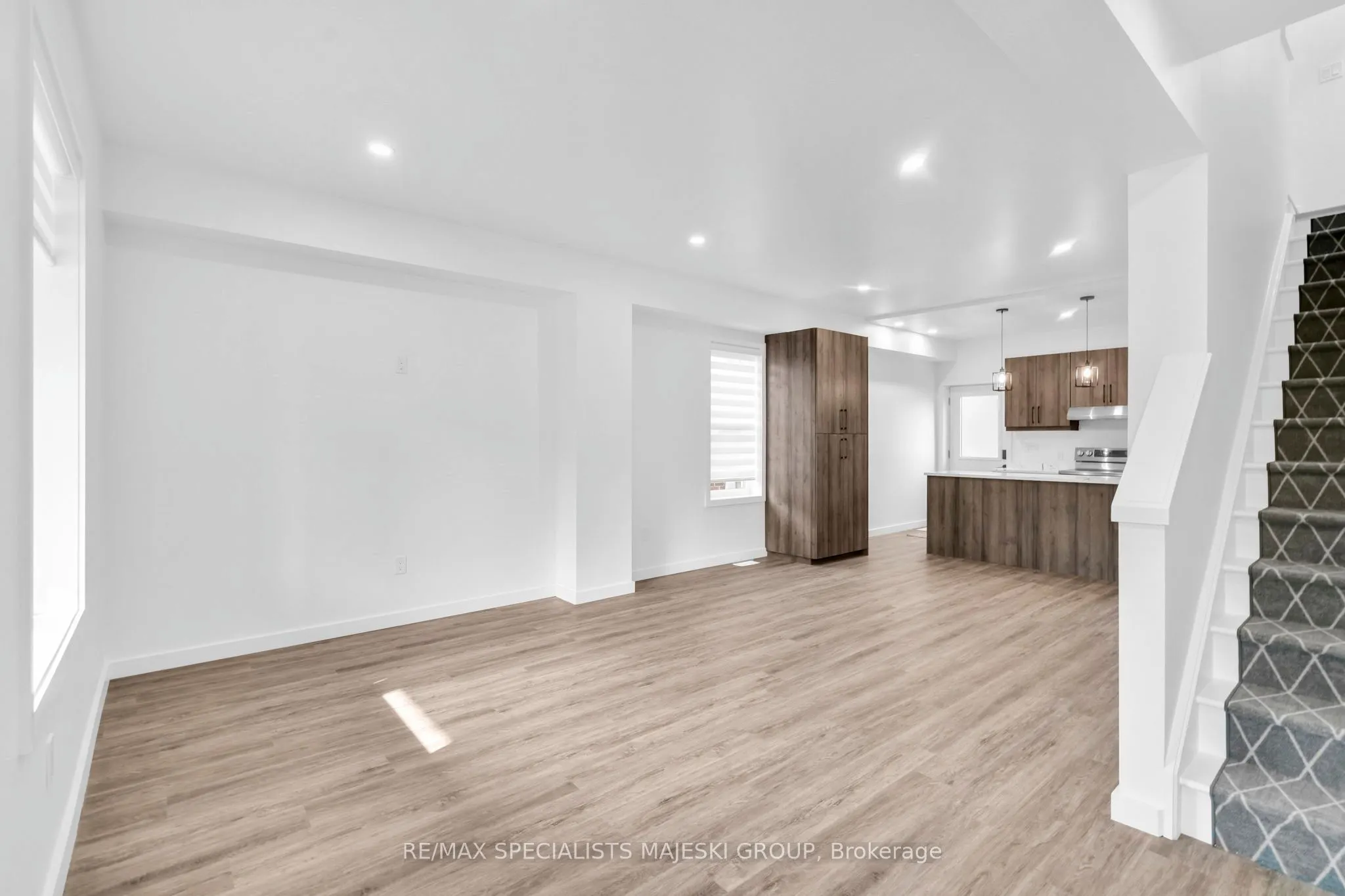 103 Kenilworth Avenue S
