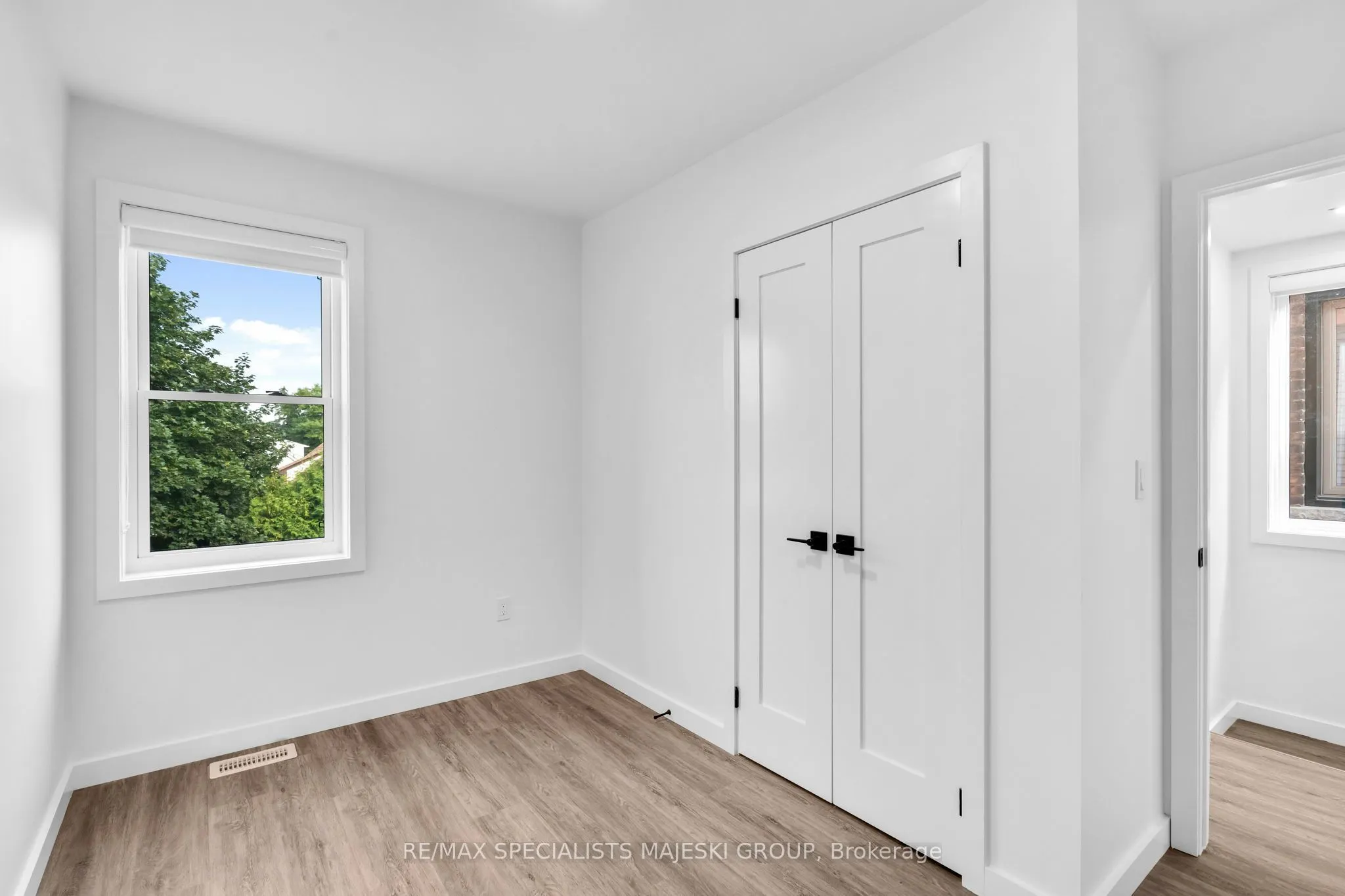 103 Kenilworth Avenue S