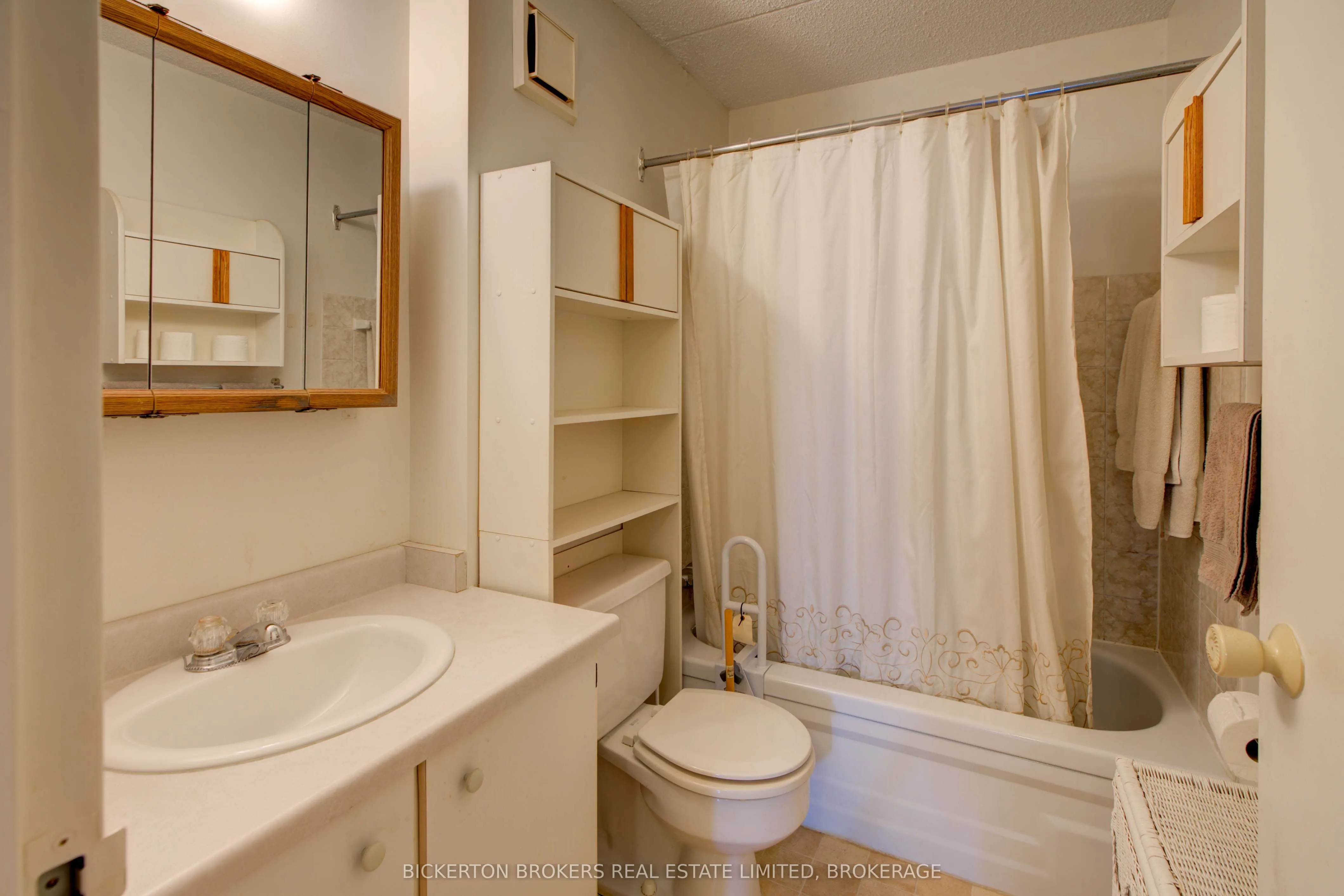 610 William Street S, #406