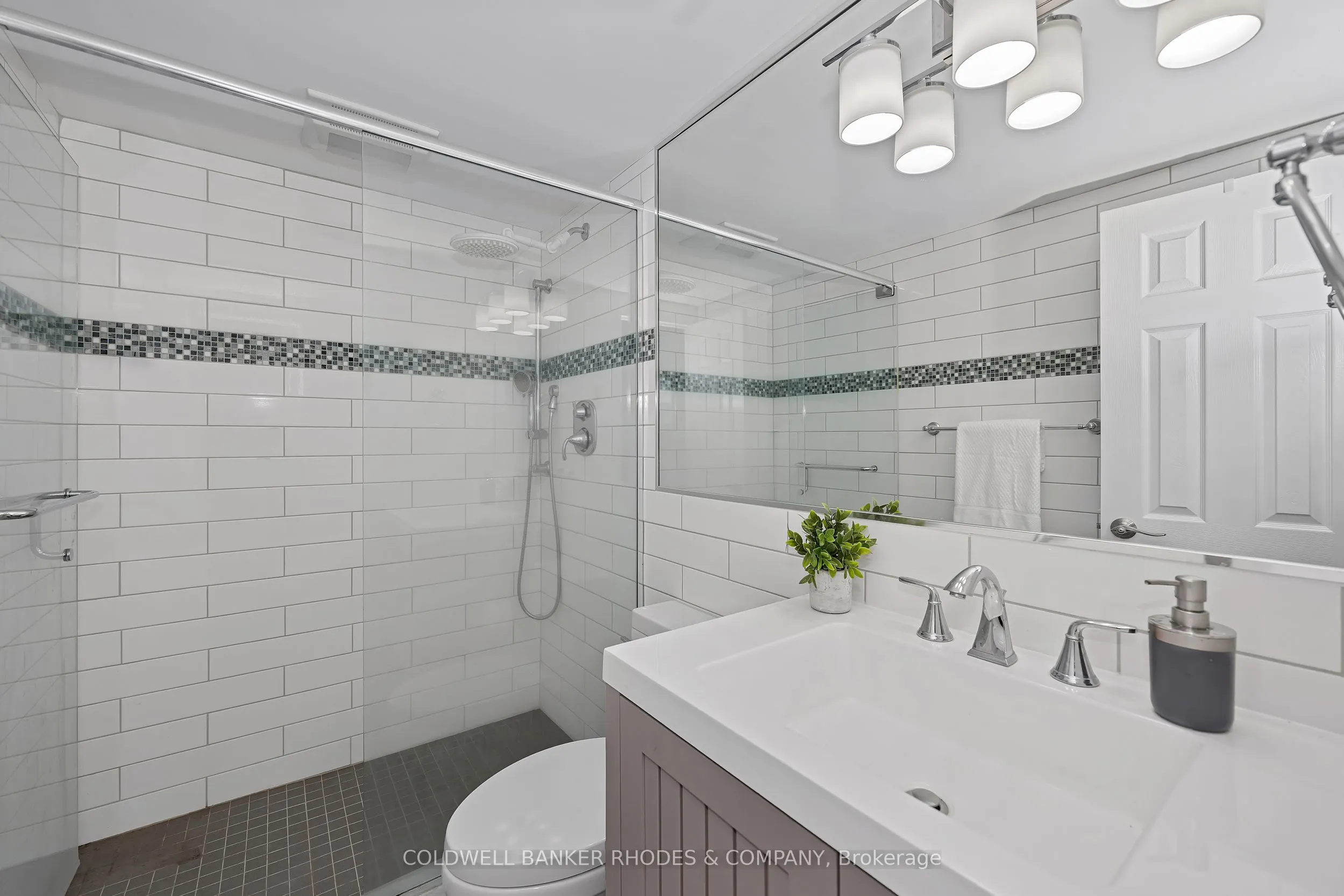 60 McLeod Street, #402