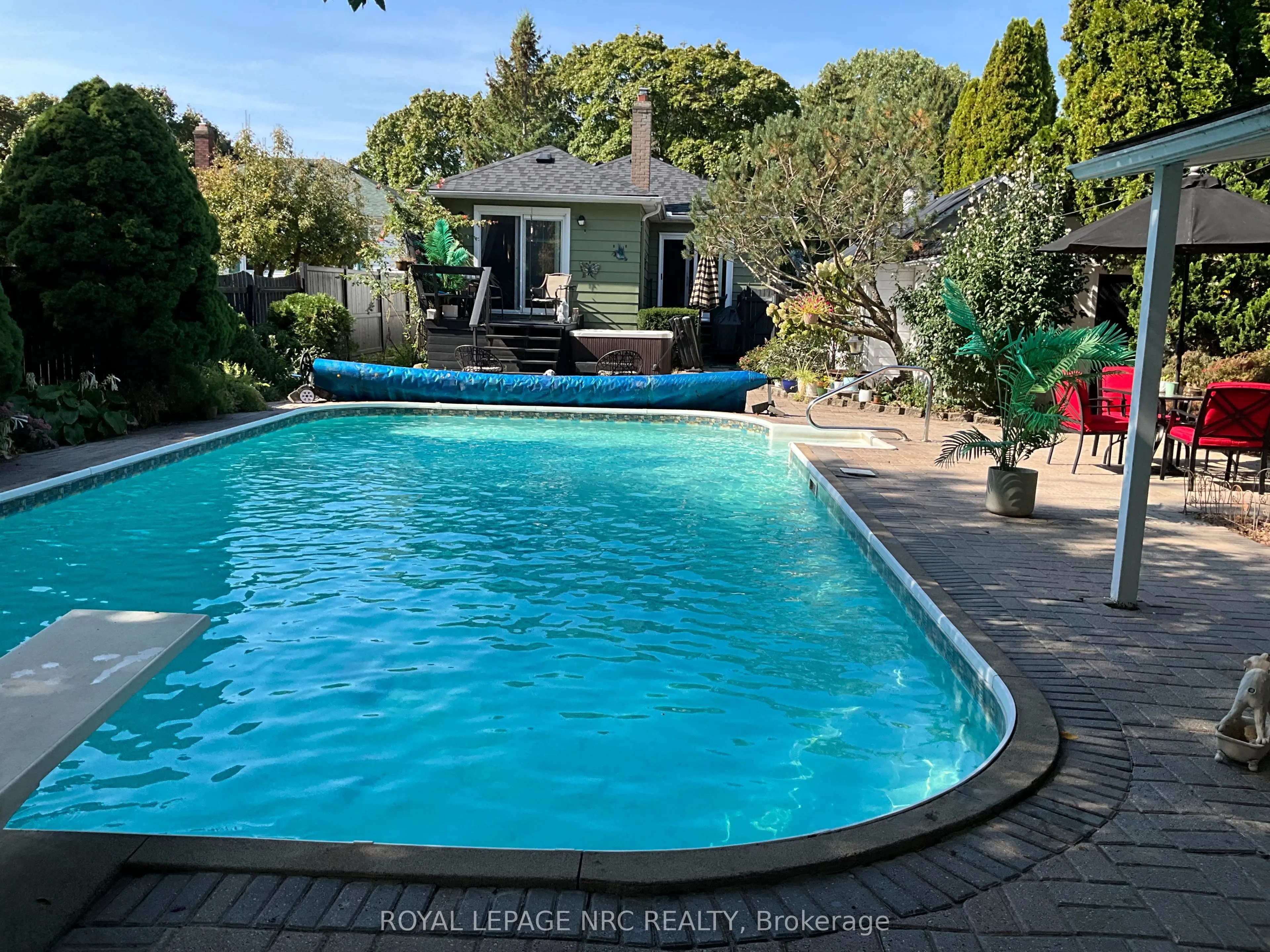 7 Hallcrest Avenue