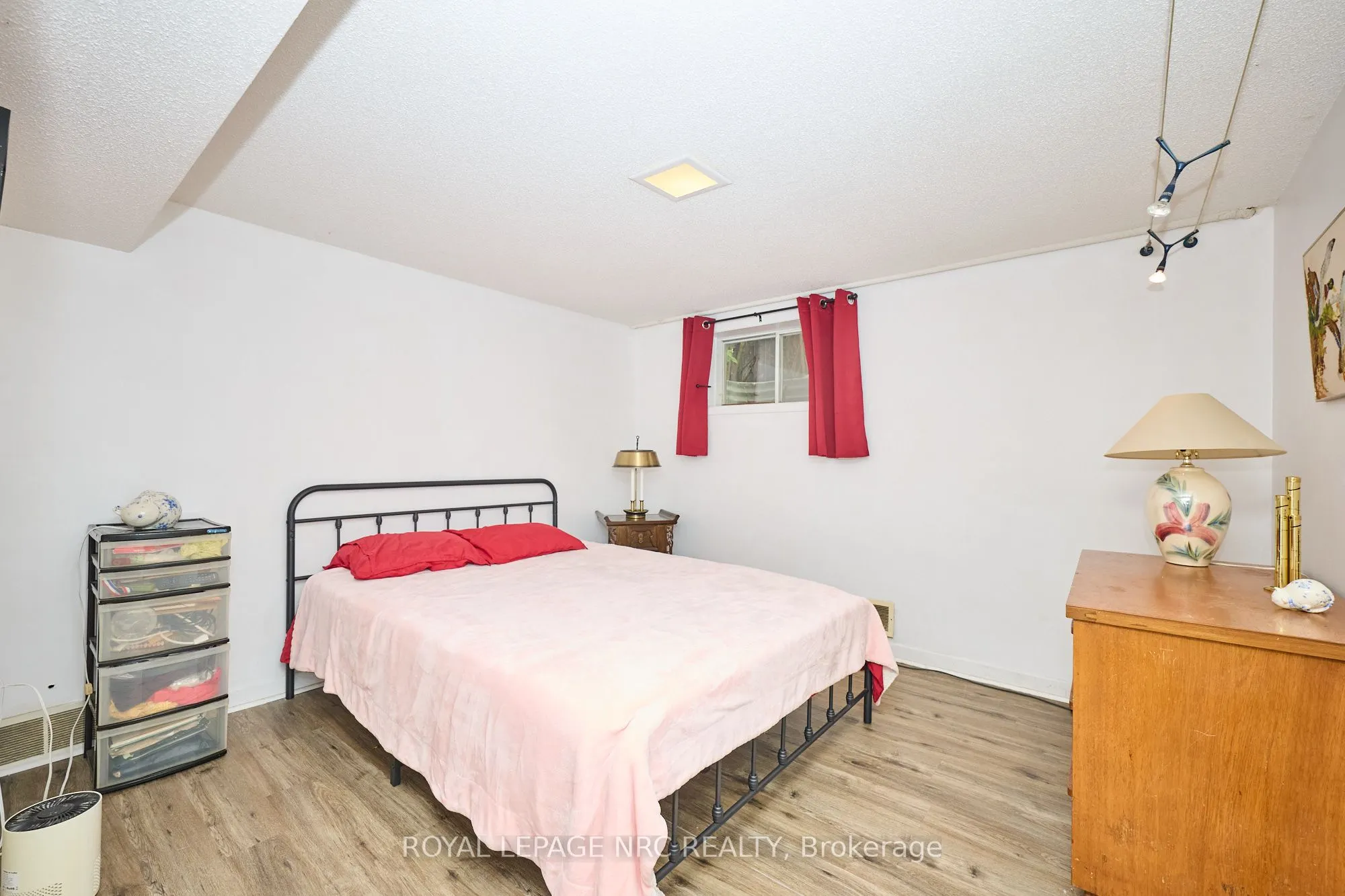 7 Hallcrest Avenue