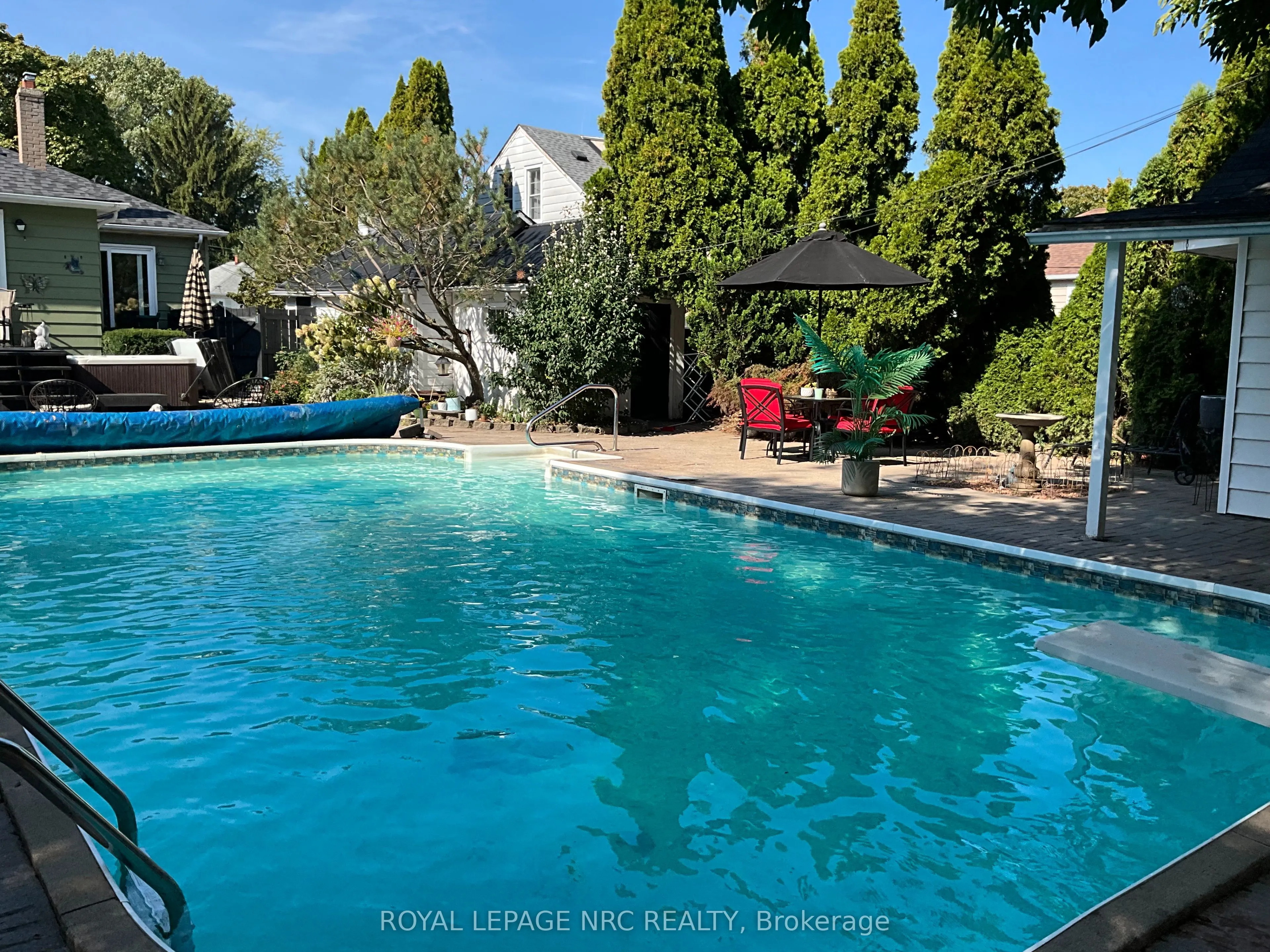7 Hallcrest Avenue