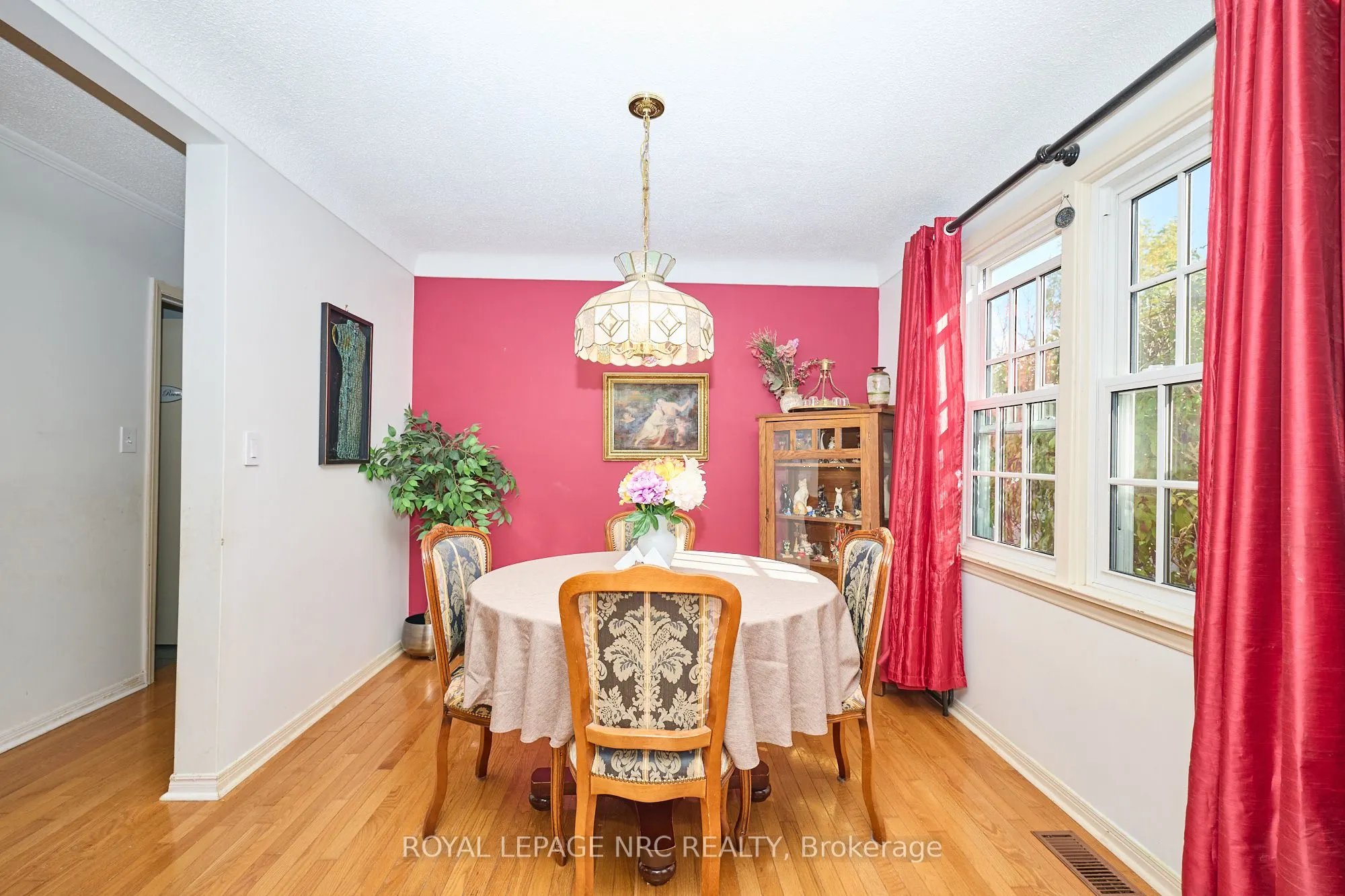 7 Hallcrest Avenue