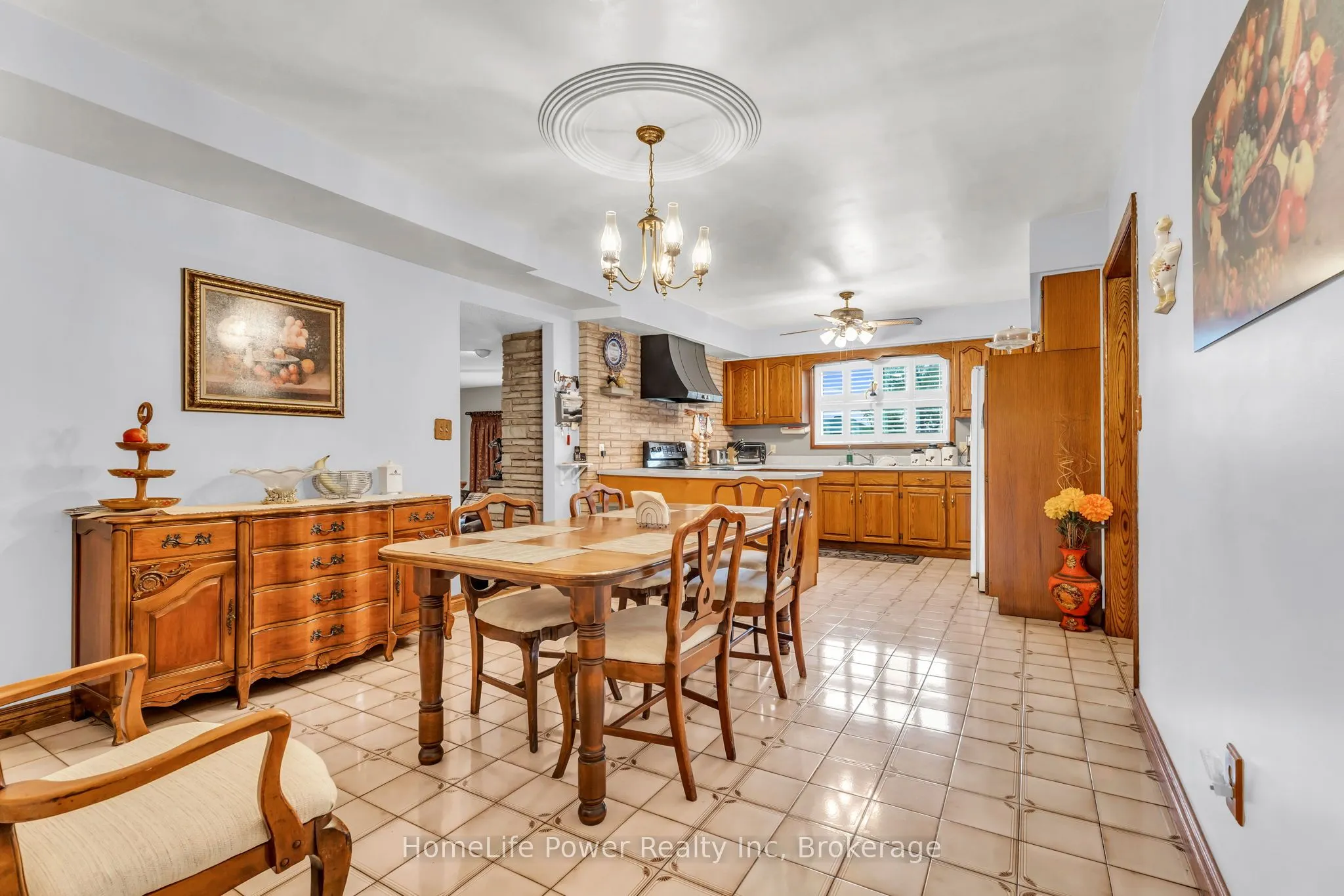 6 Leckie Avenue