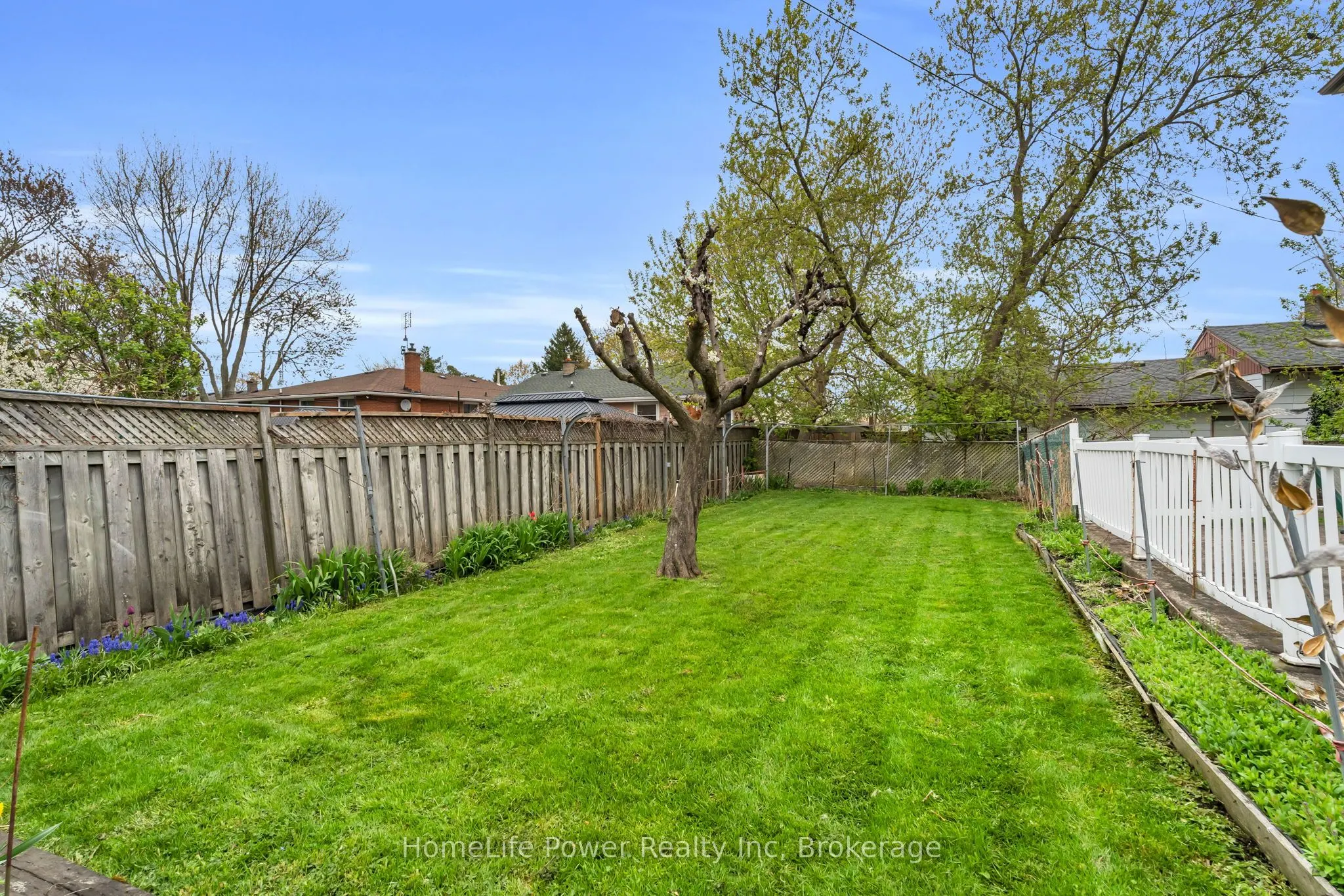 6 Leckie Avenue