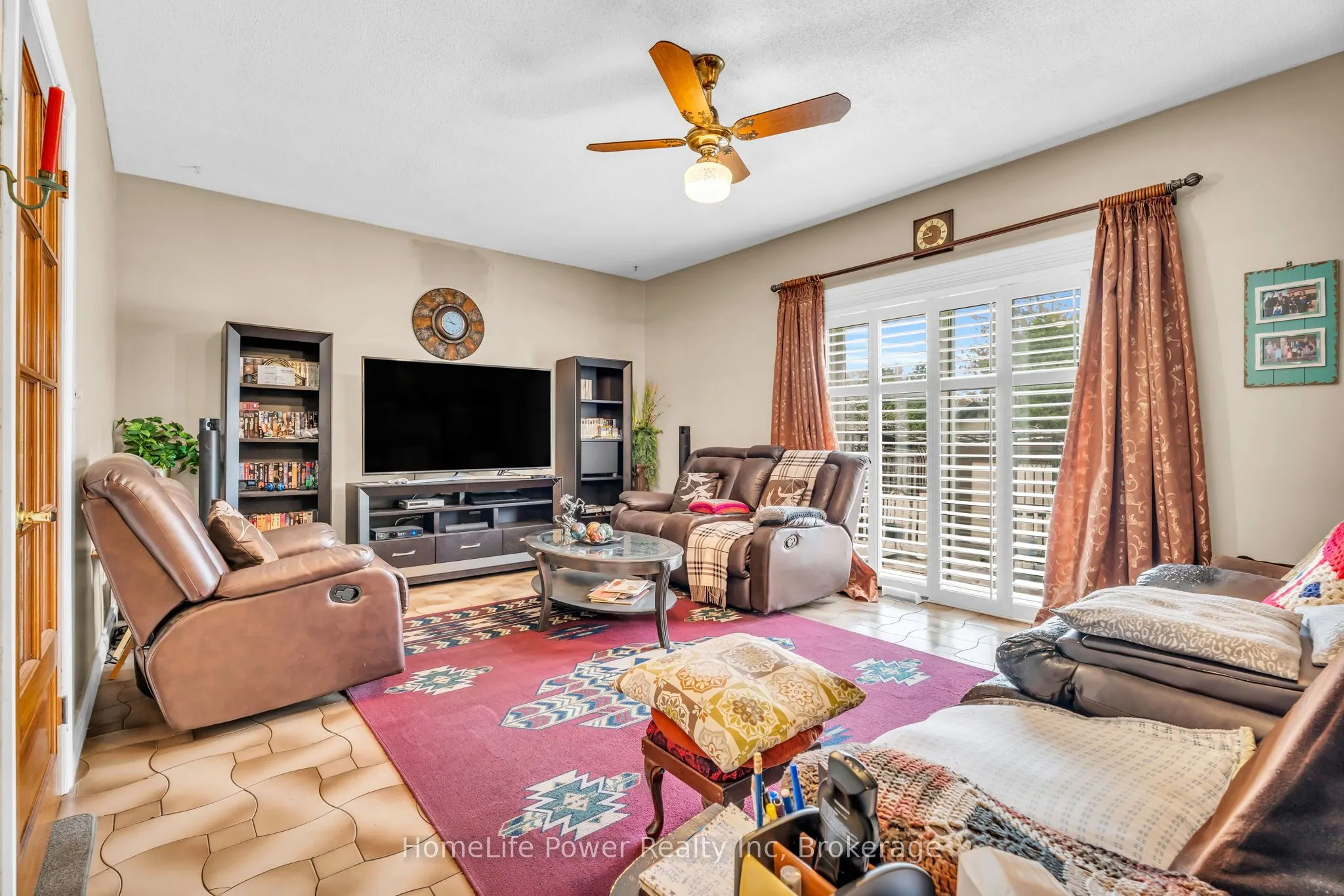 6 Leckie Avenue