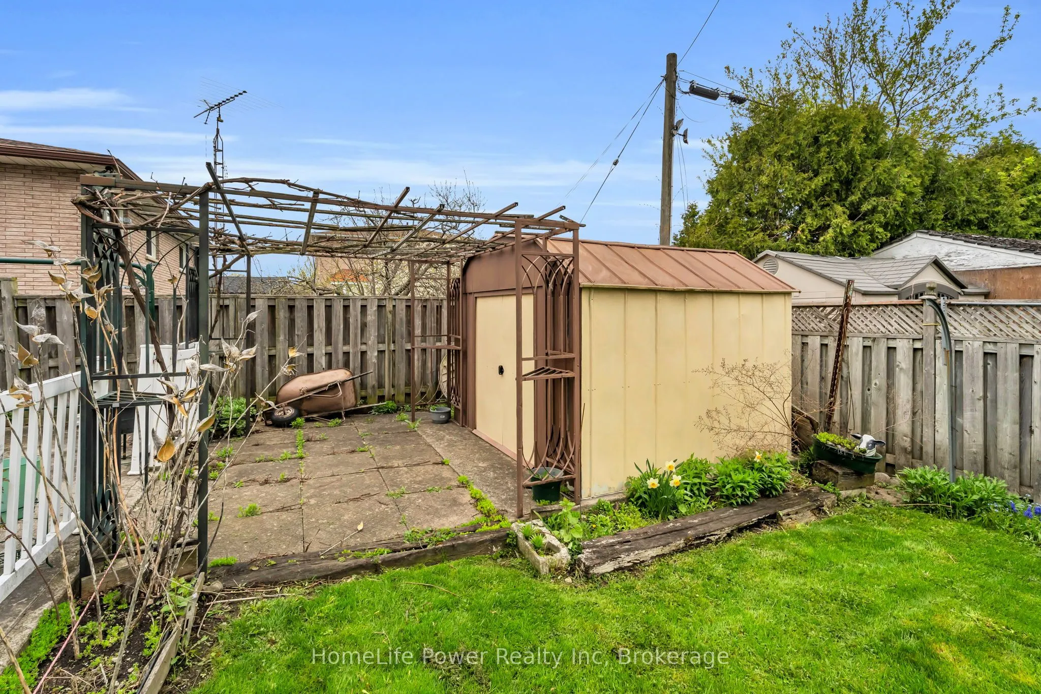 6 Leckie Avenue
