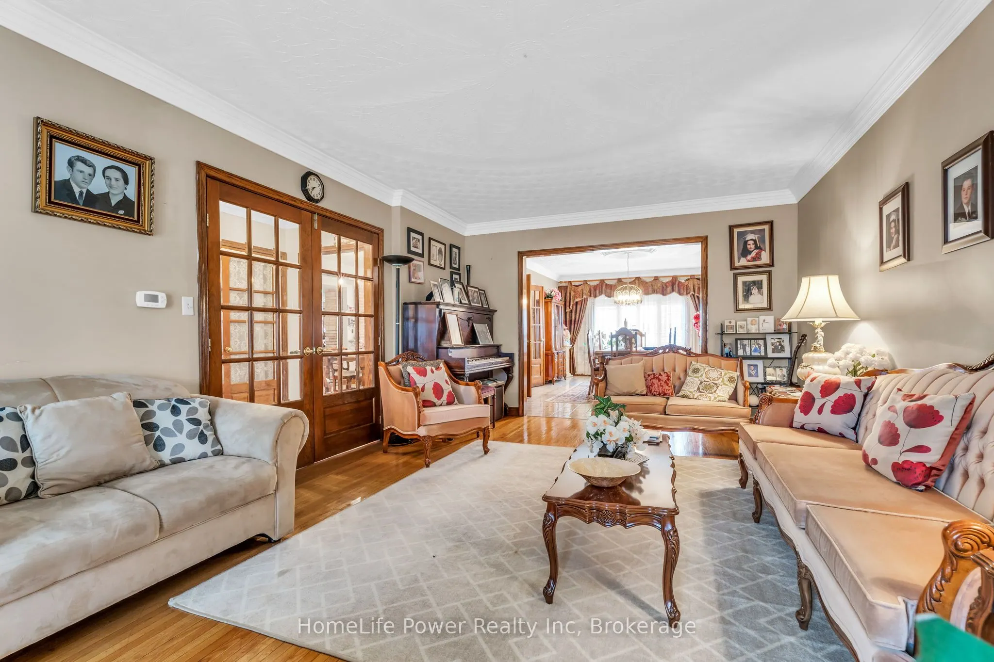 6 Leckie Avenue