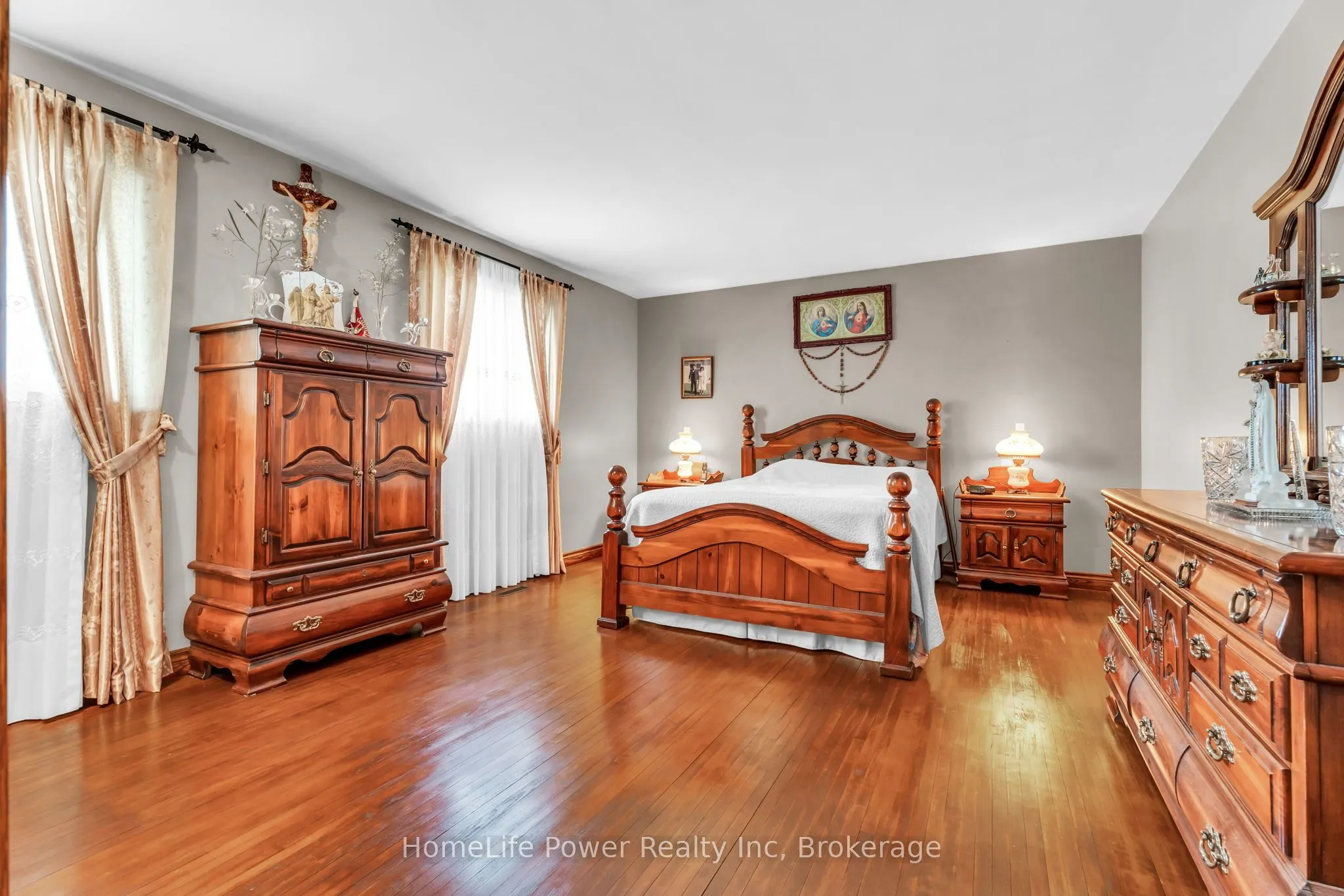 6 Leckie Avenue