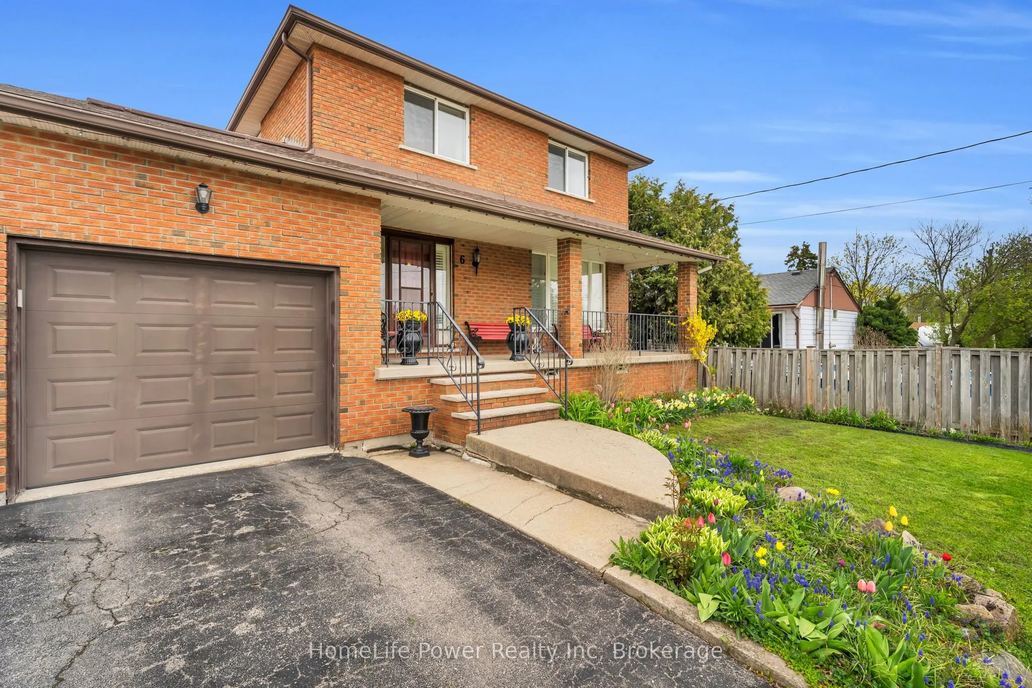 6 Leckie Avenue