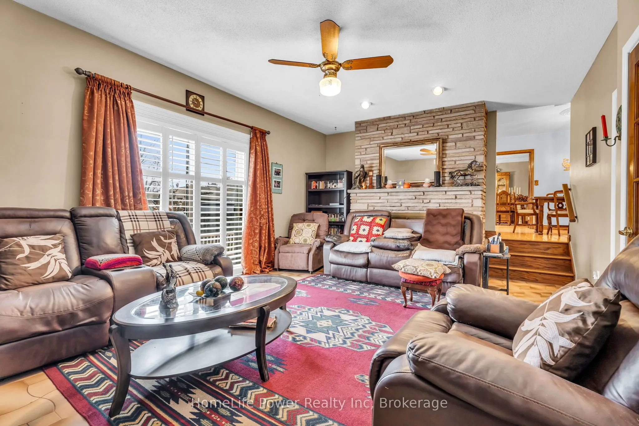 6 Leckie Avenue