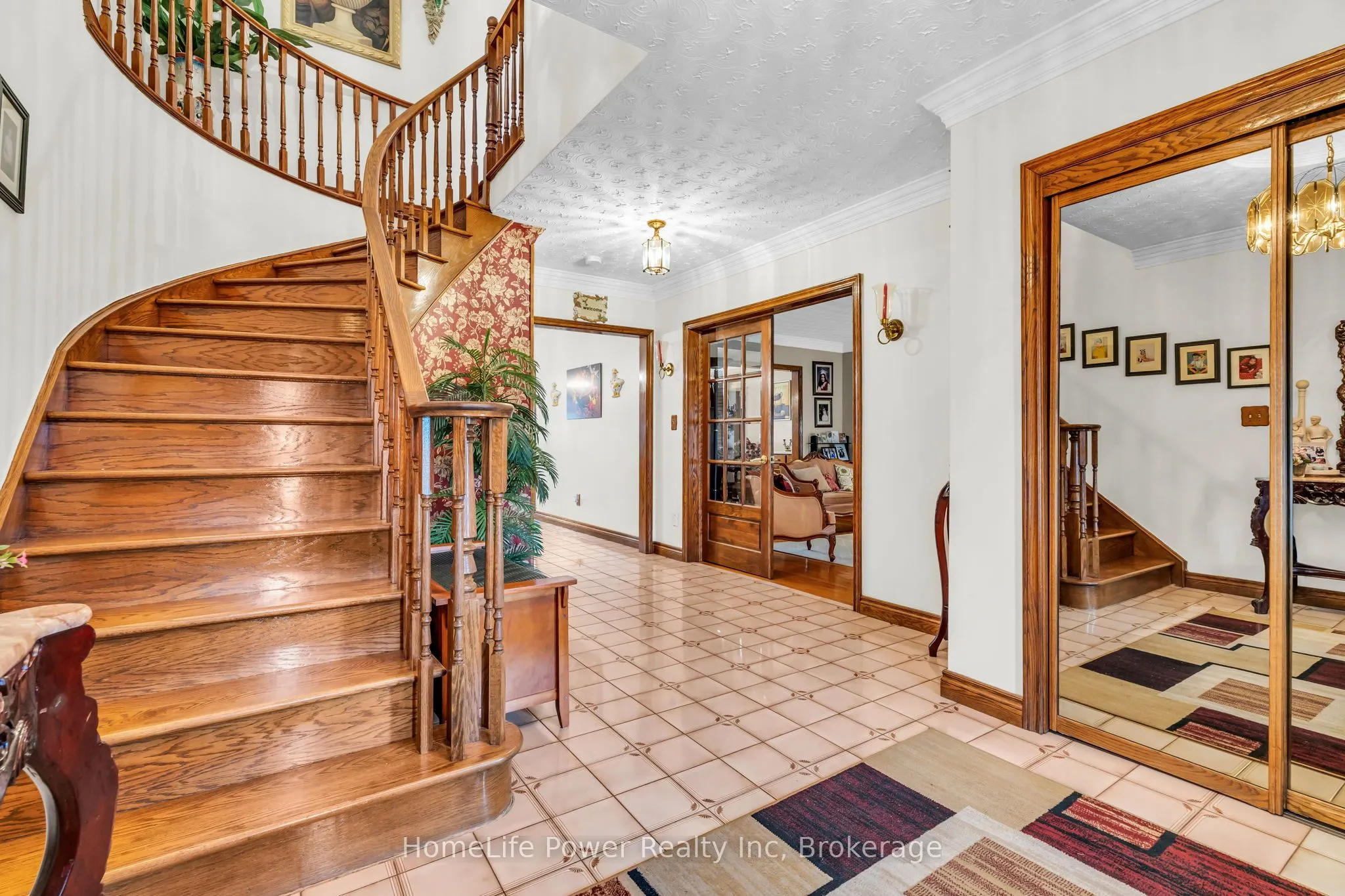 6 Leckie Avenue