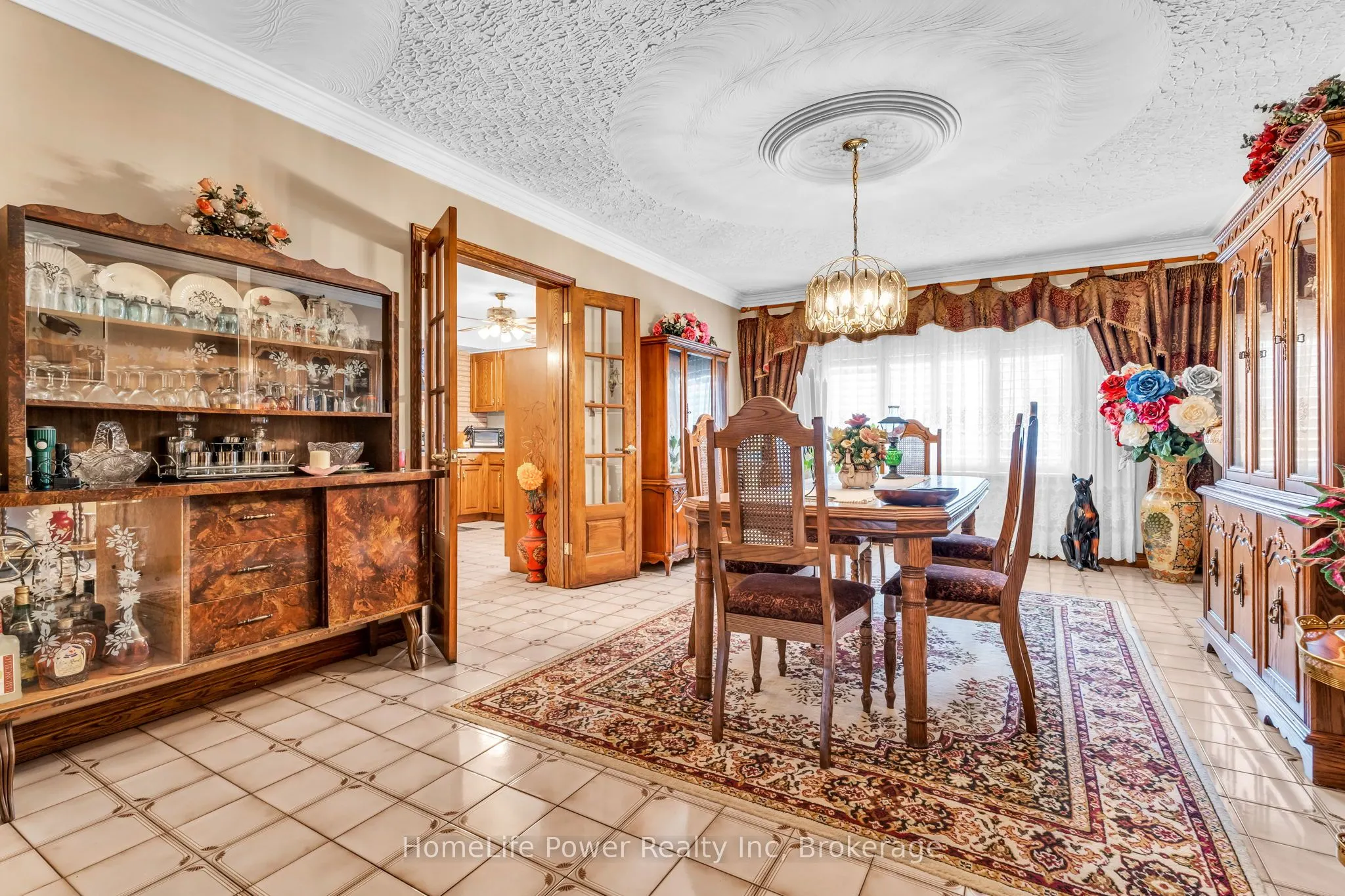 6 Leckie Avenue