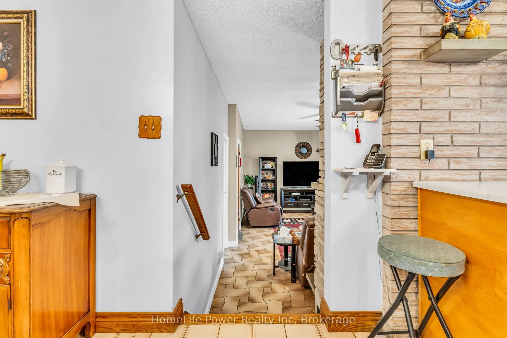 6 Leckie Avenue