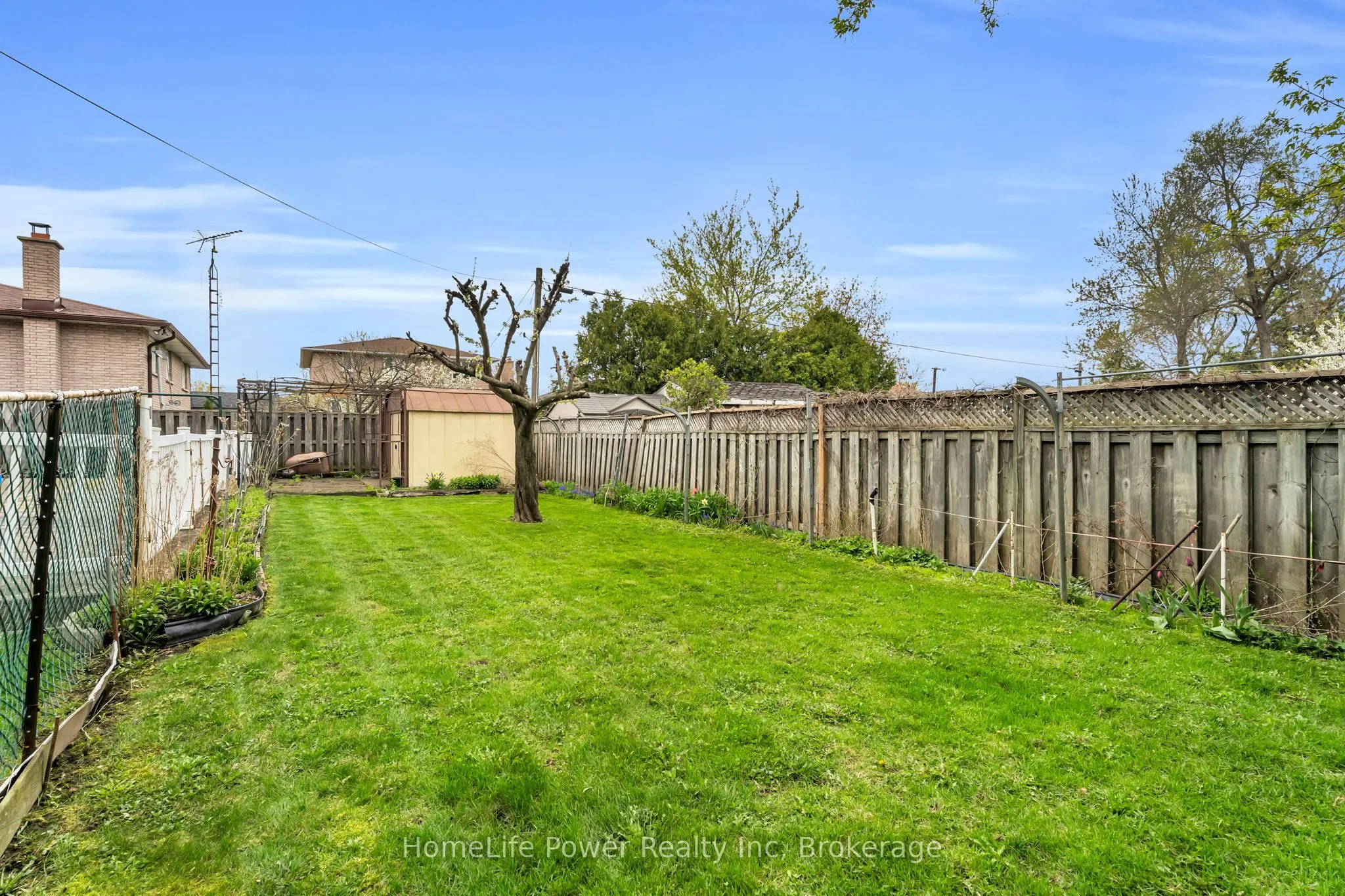 6 Leckie Avenue