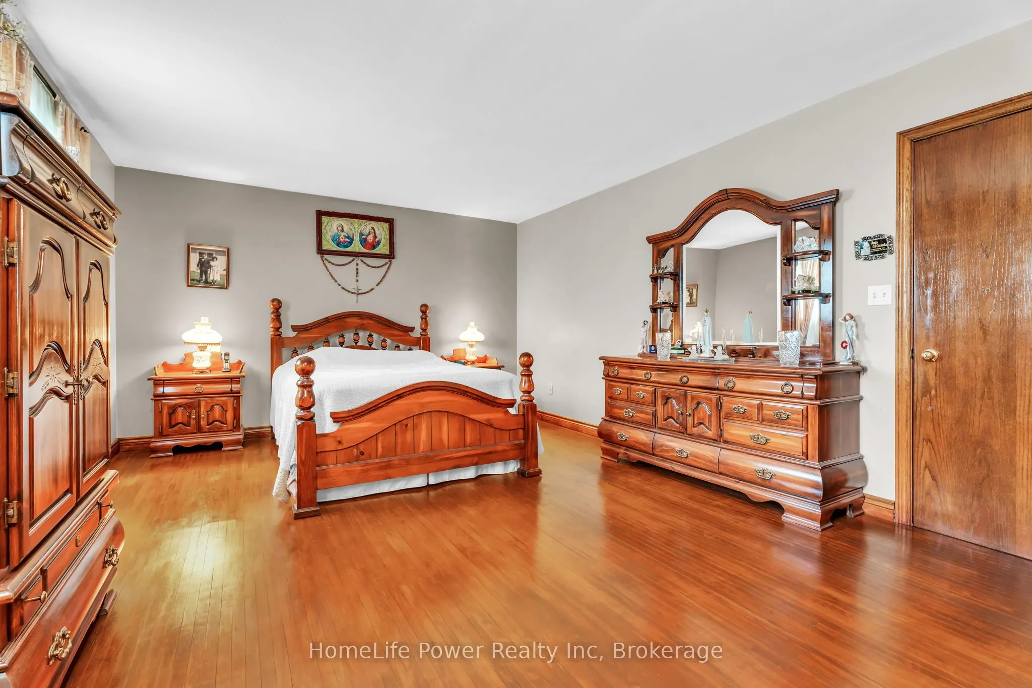 6 Leckie Avenue