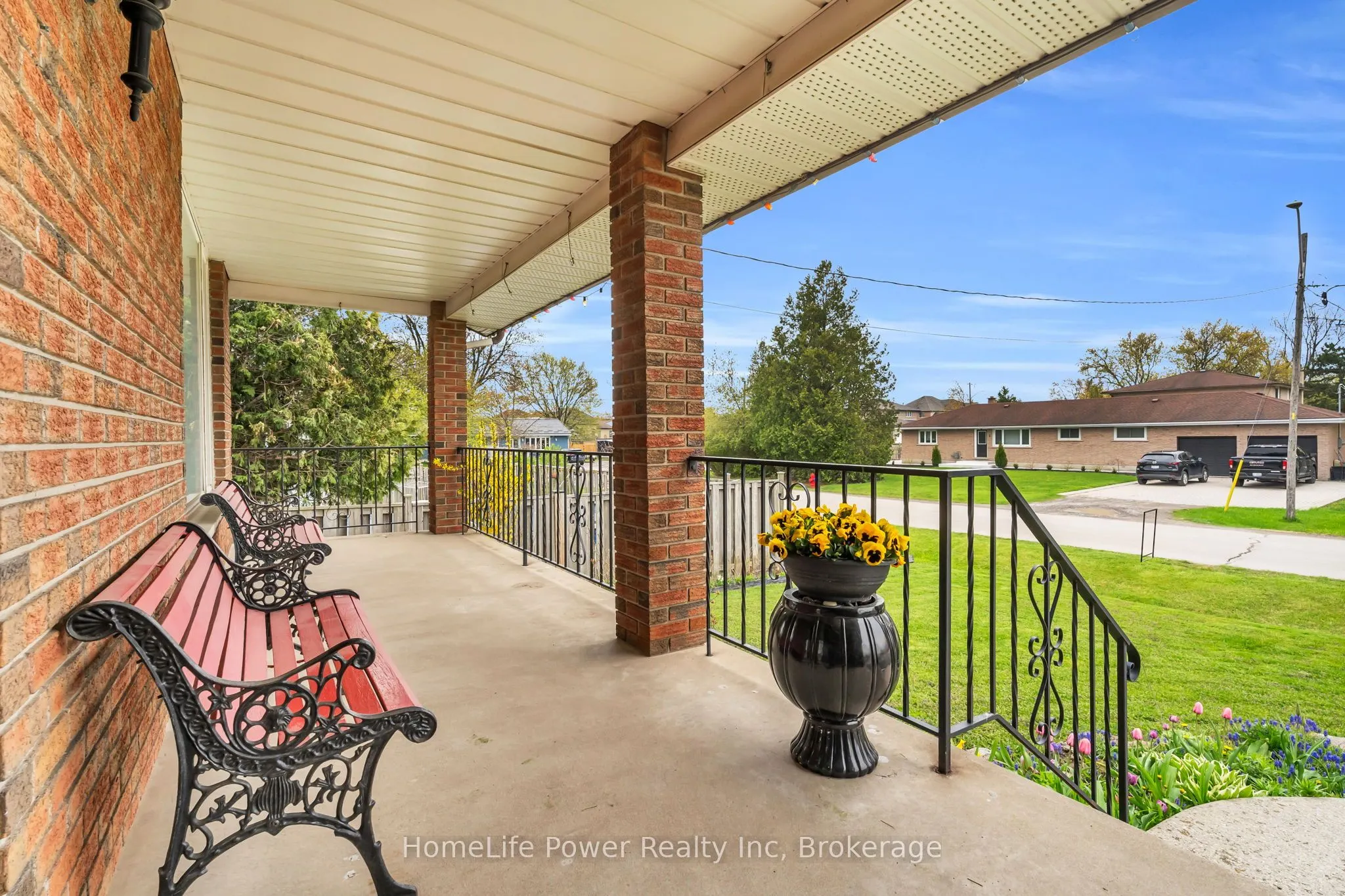 6 Leckie Avenue