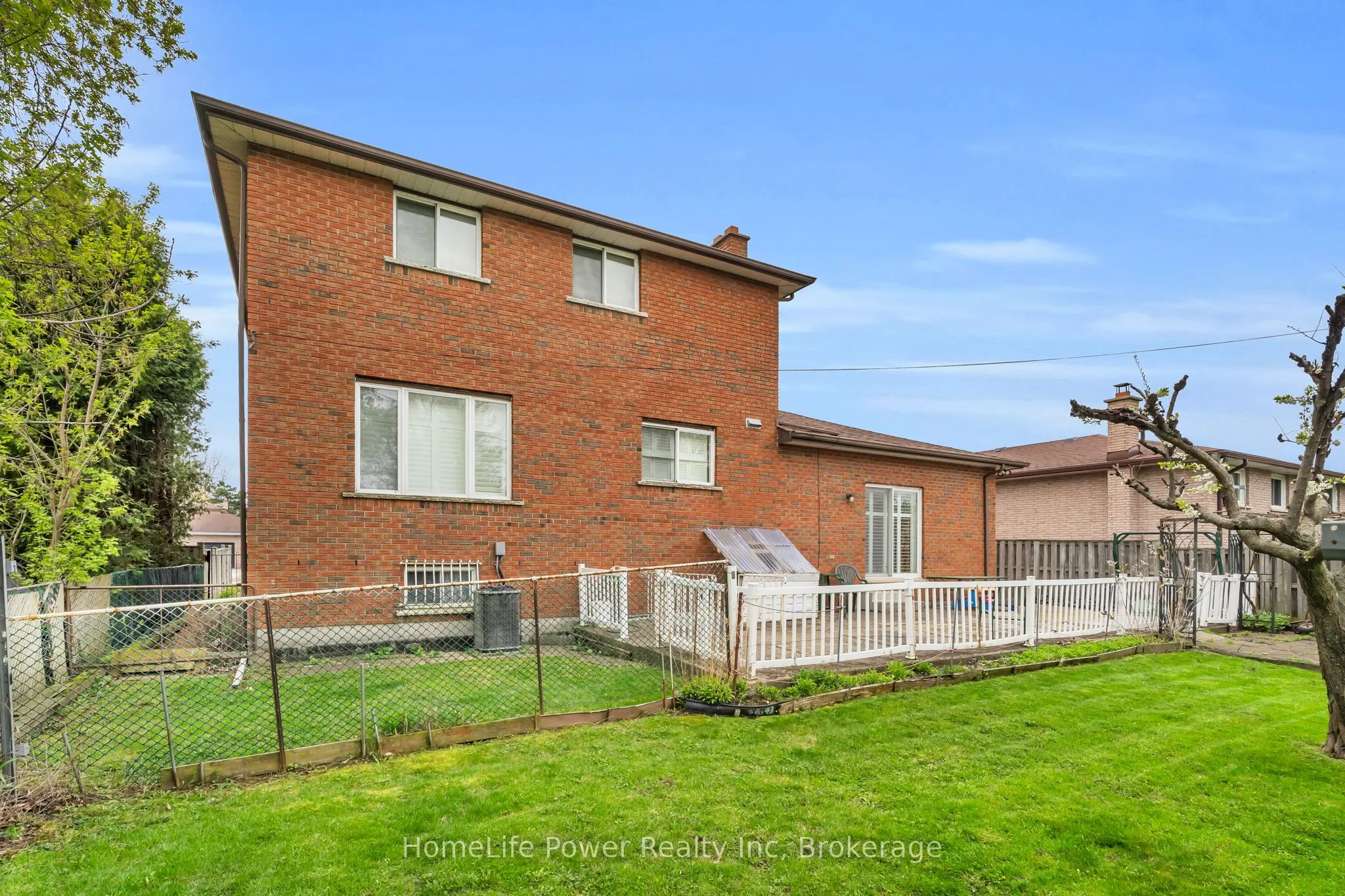 6 Leckie Avenue