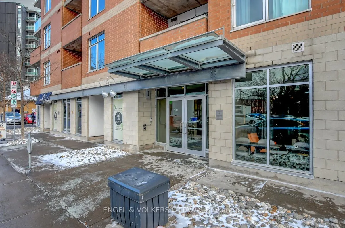 131 Holland Avenue, #404