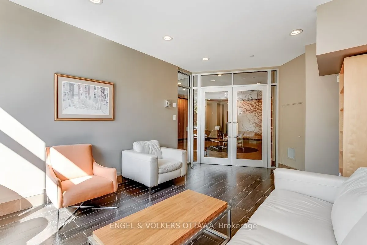 131 Holland Avenue, #404