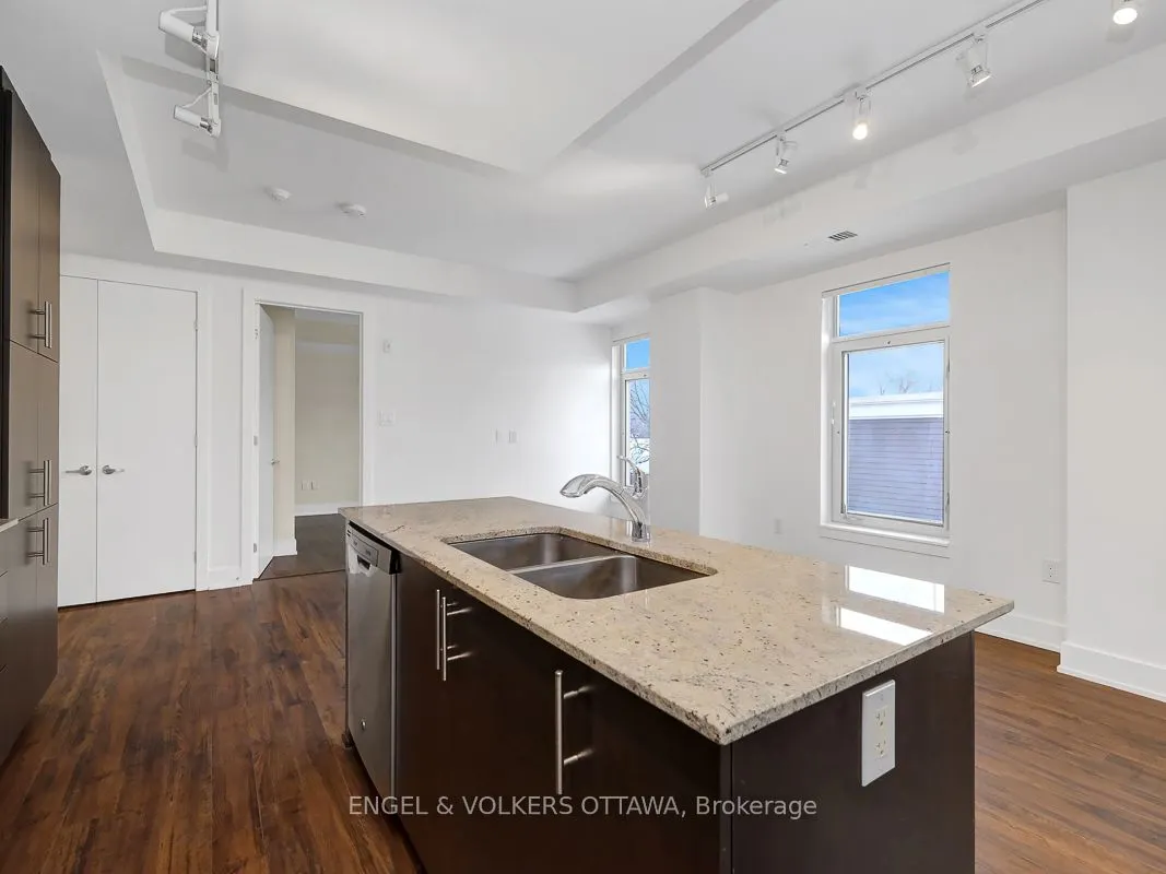 131 Holland Avenue, #404