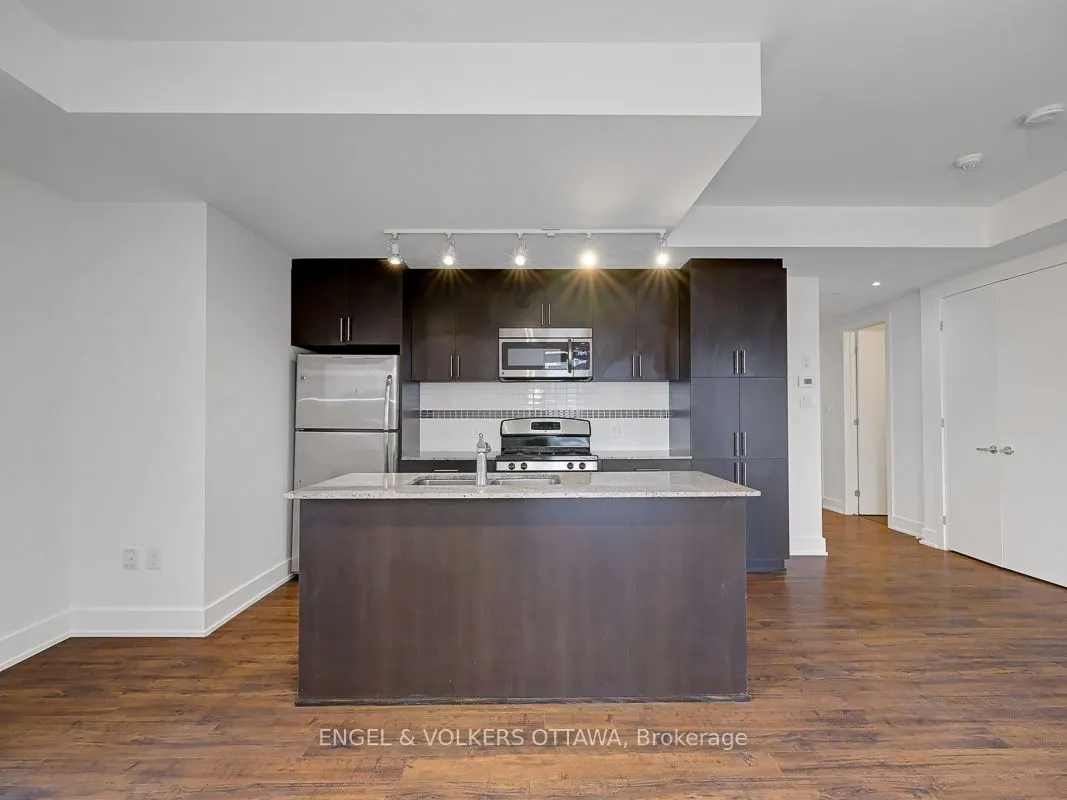 131 Holland Avenue, #404