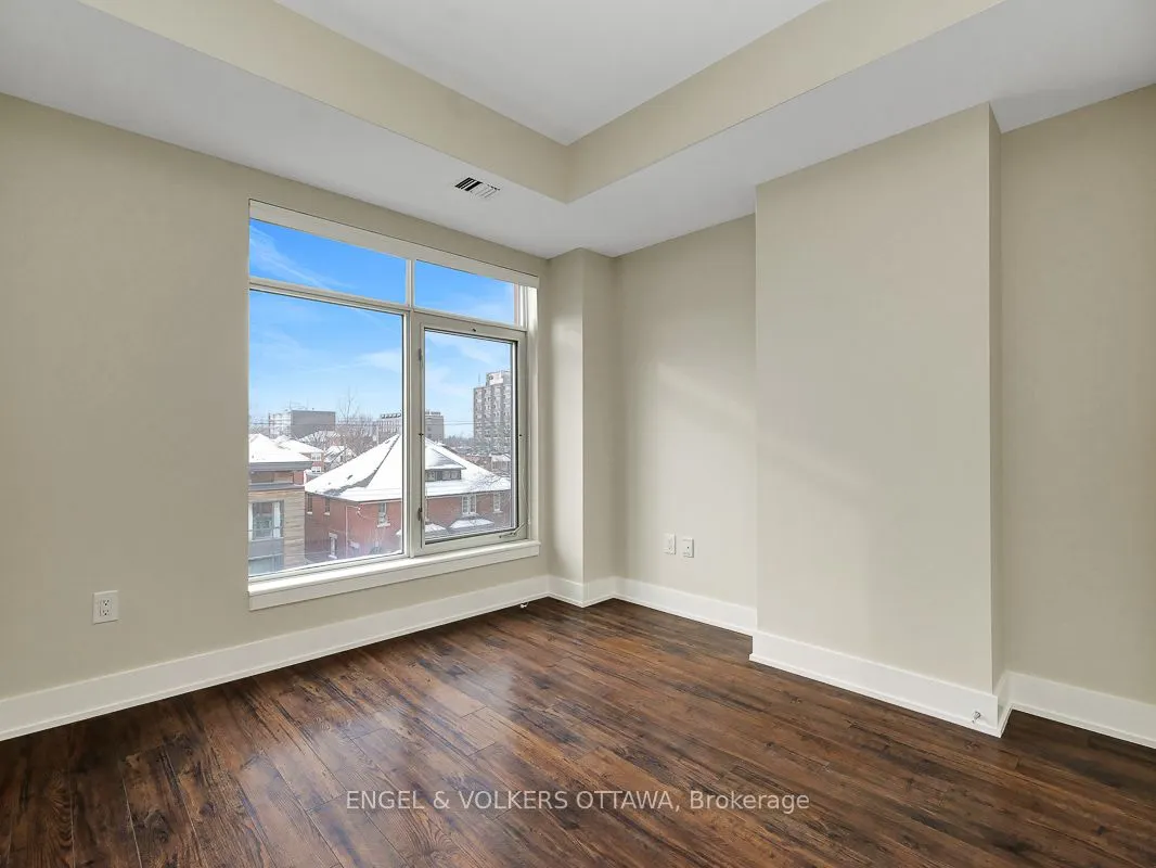 131 Holland Avenue, #404