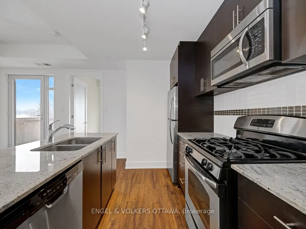 131 Holland Avenue, #404