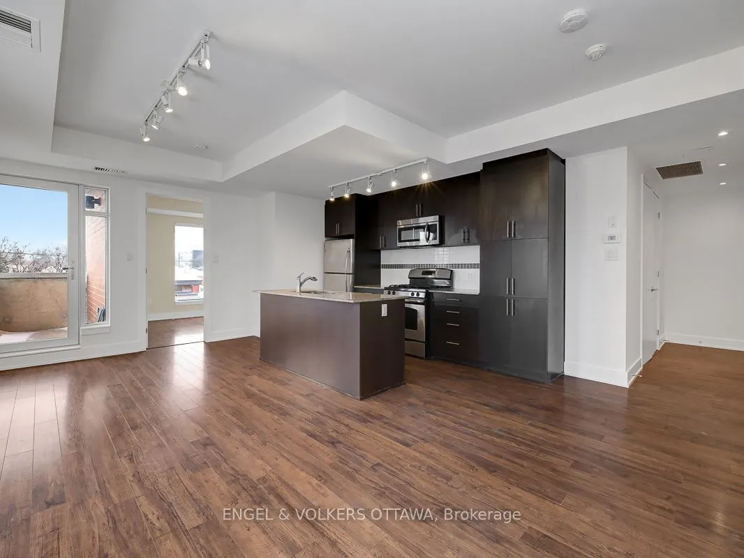 131 Holland Avenue, #404