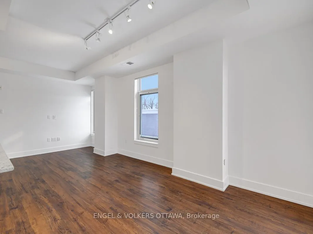 131 Holland Avenue, #404