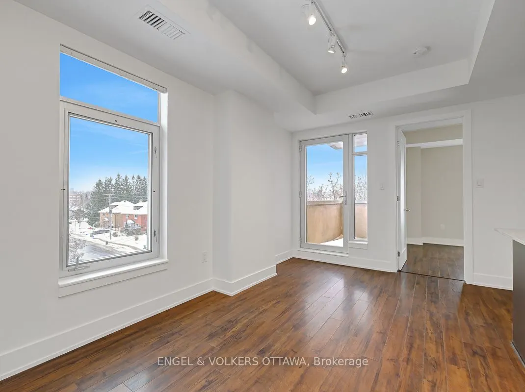 131 Holland Avenue, #404
