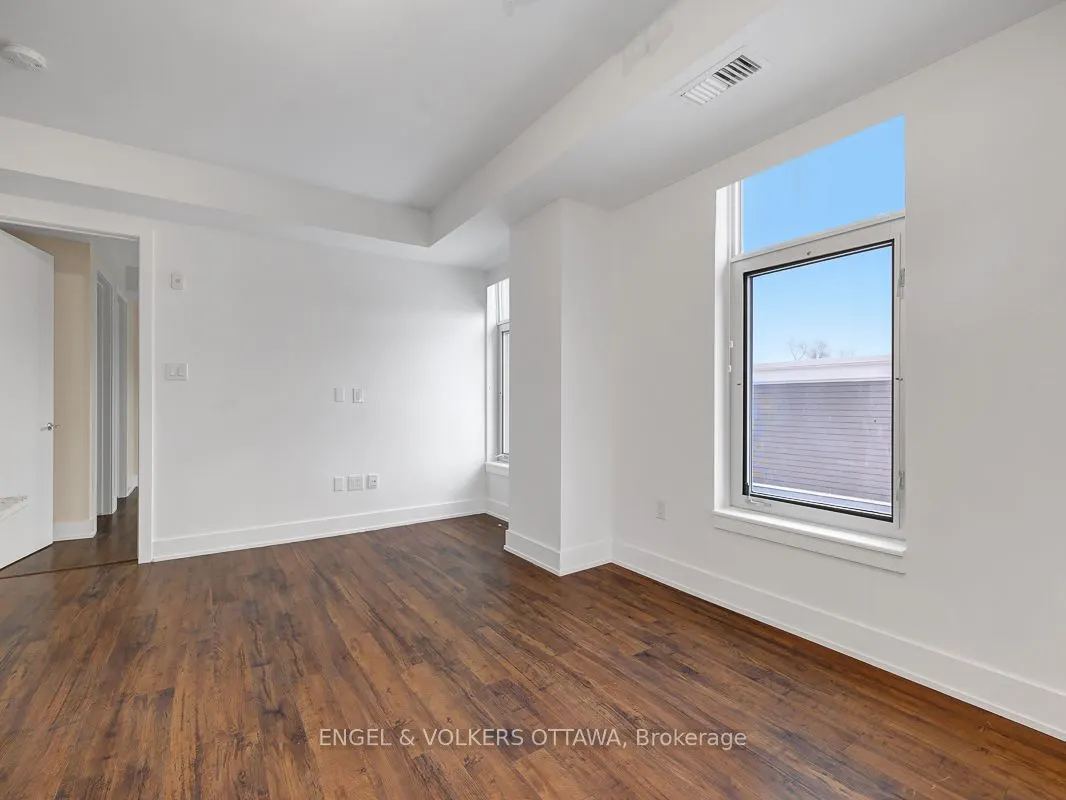 131 Holland Avenue, #404