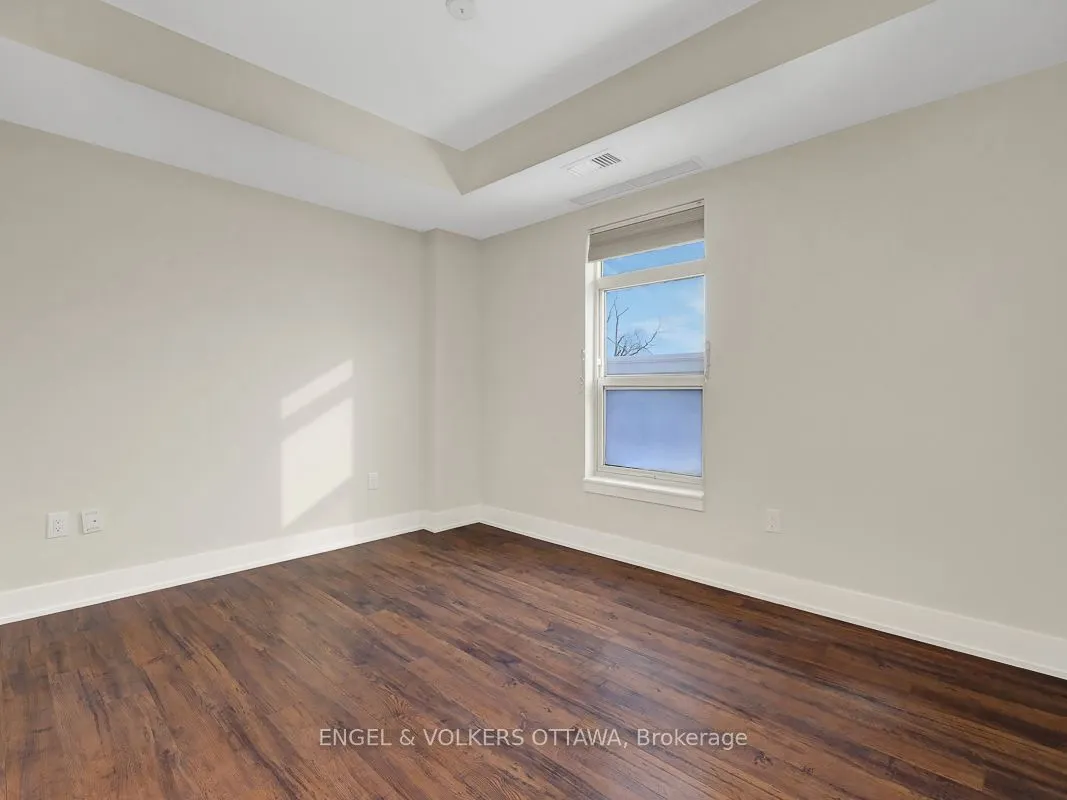 131 Holland Avenue, #404