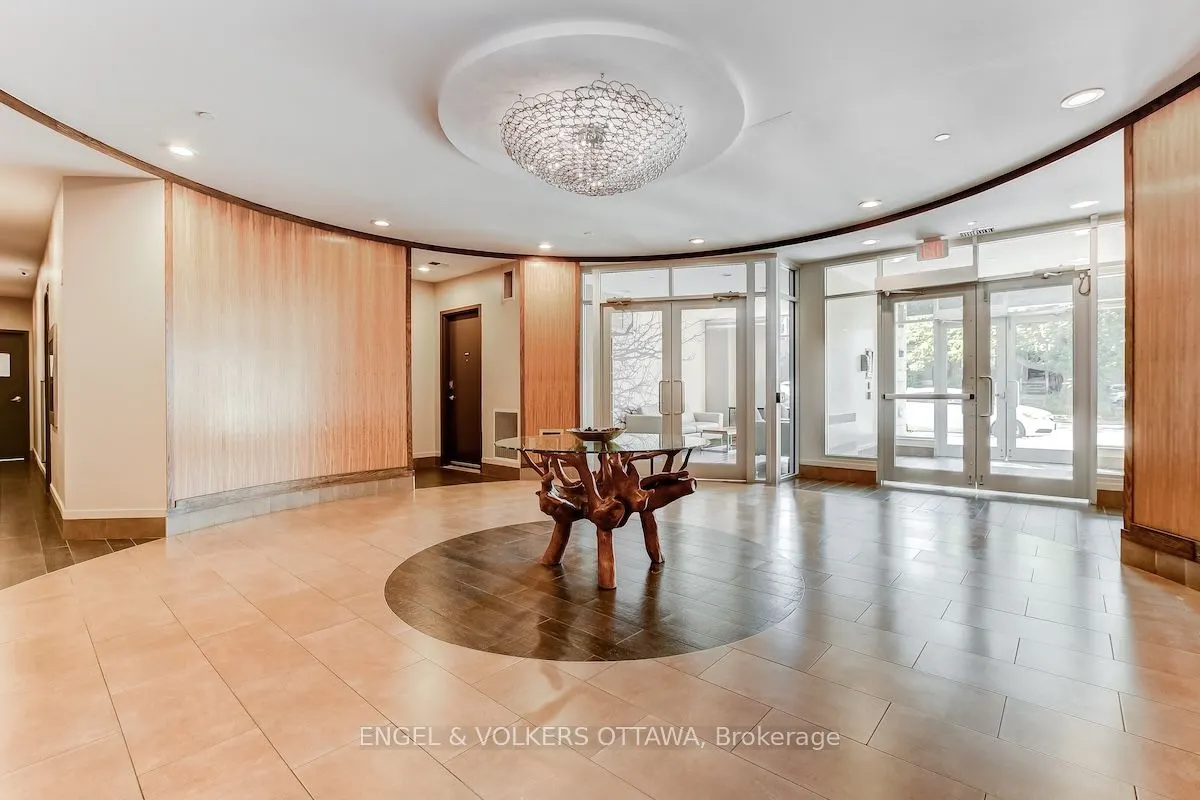 131 Holland Avenue, #404