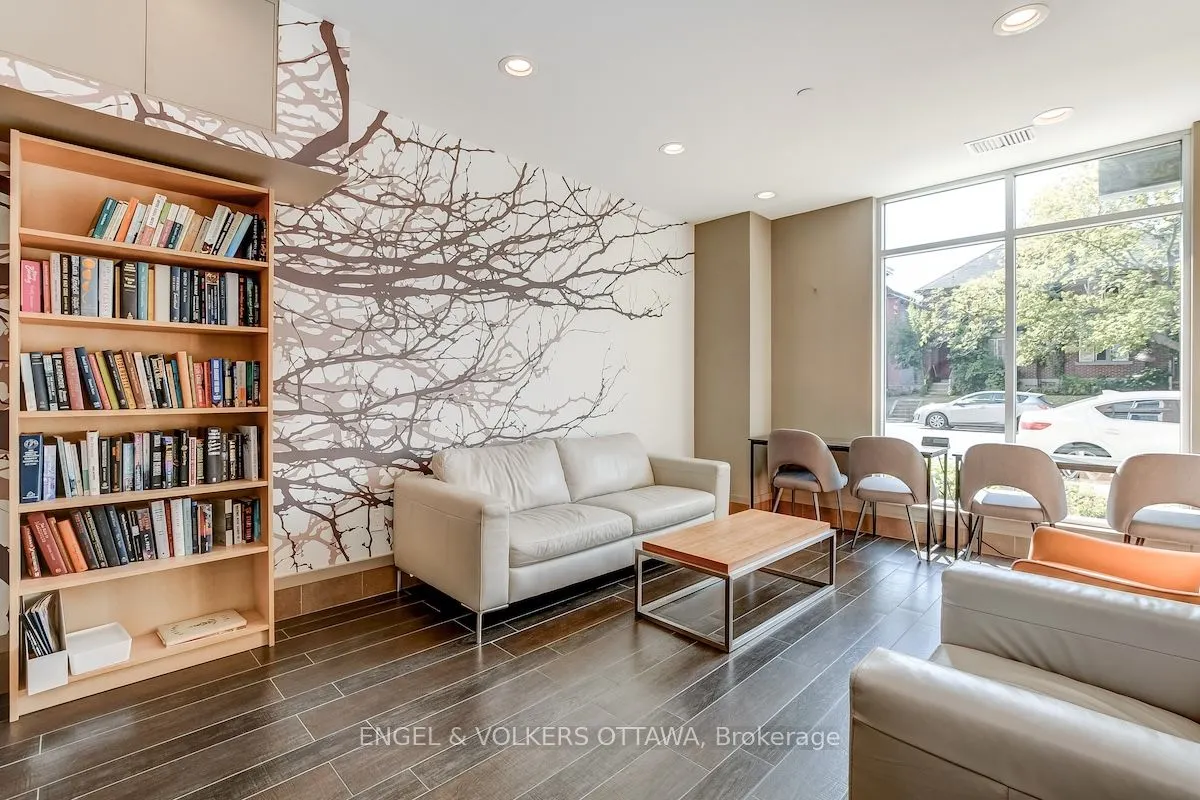 131 Holland Avenue, #404