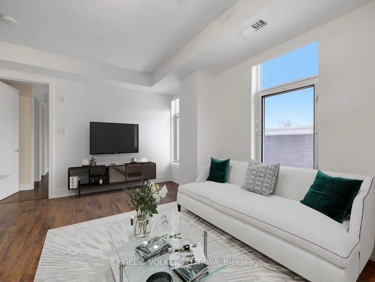 131 Holland Avenue, #404