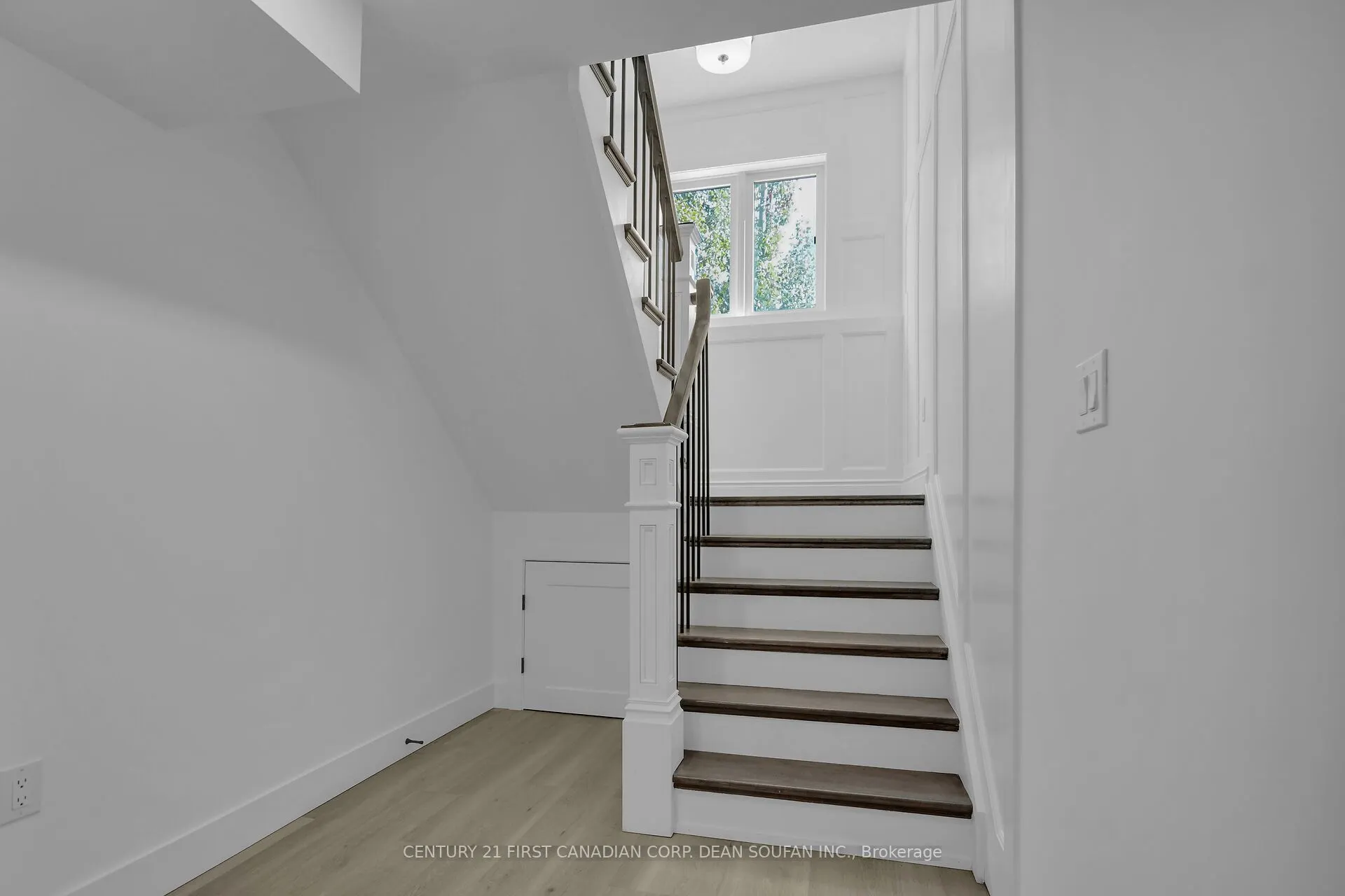 2186 RED THORNE Avenue