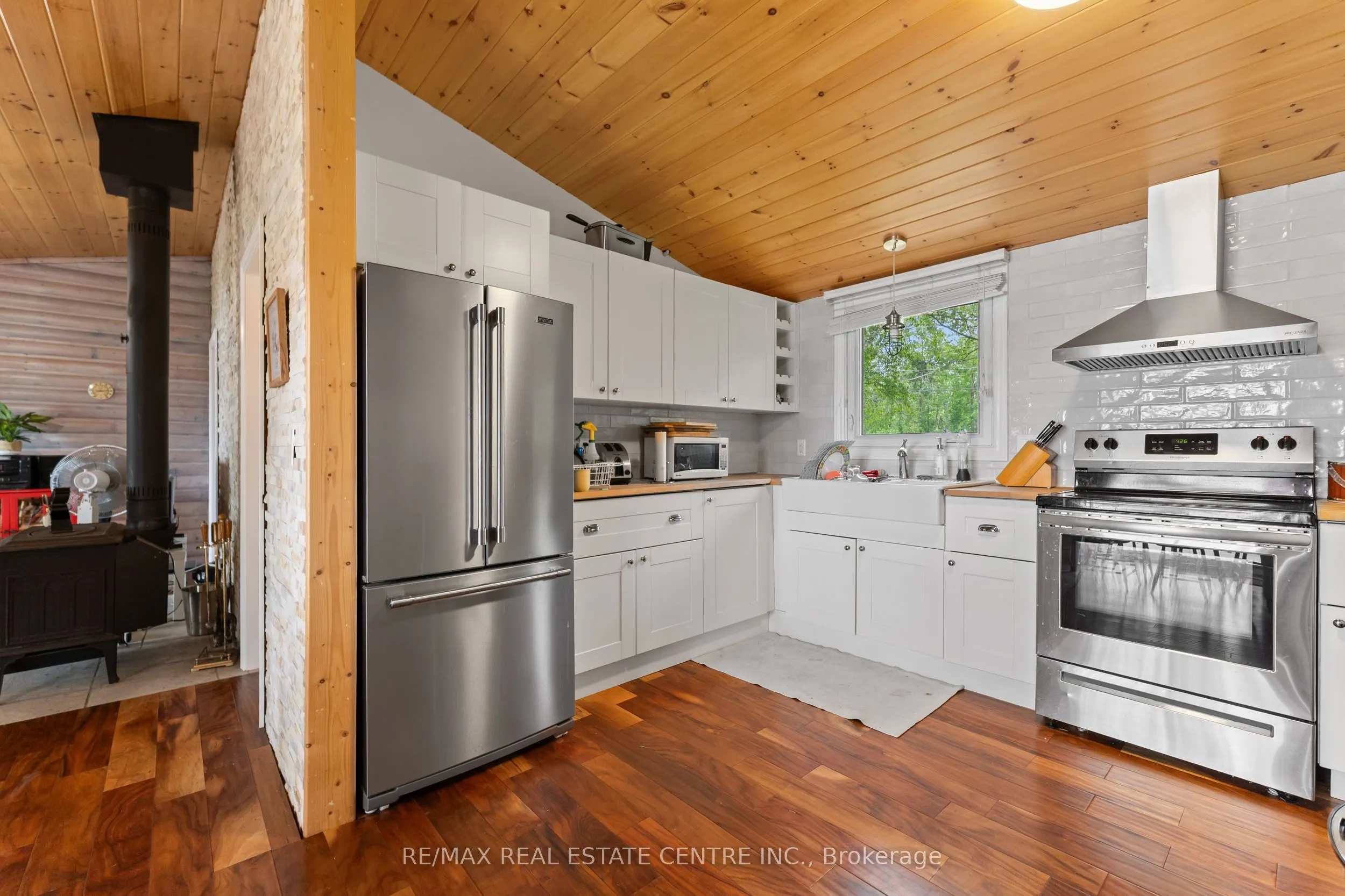3012 Greenwood Lane