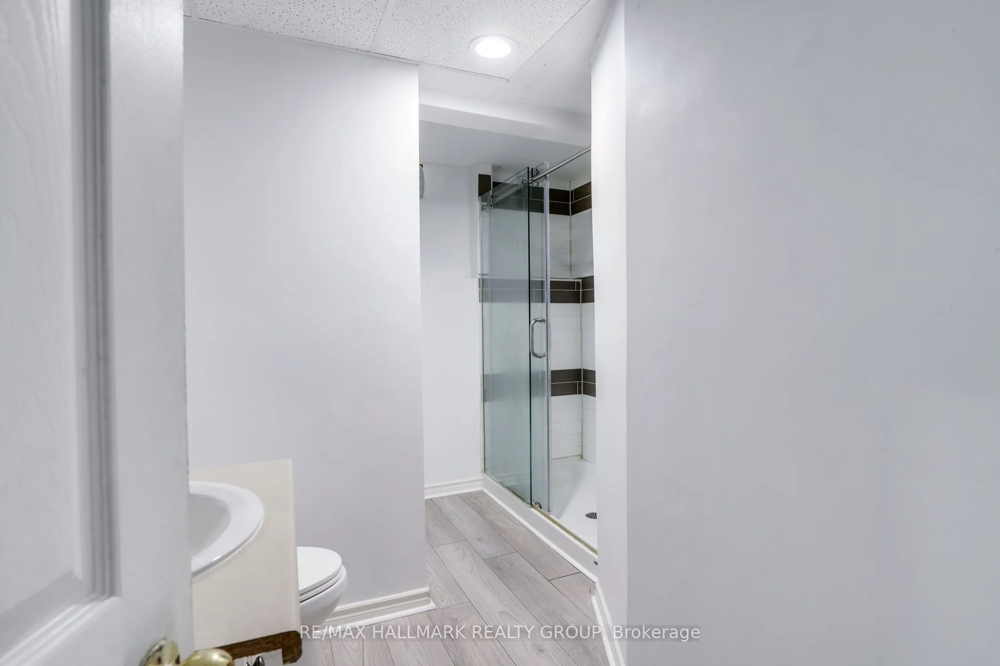 6 Robina Avenue