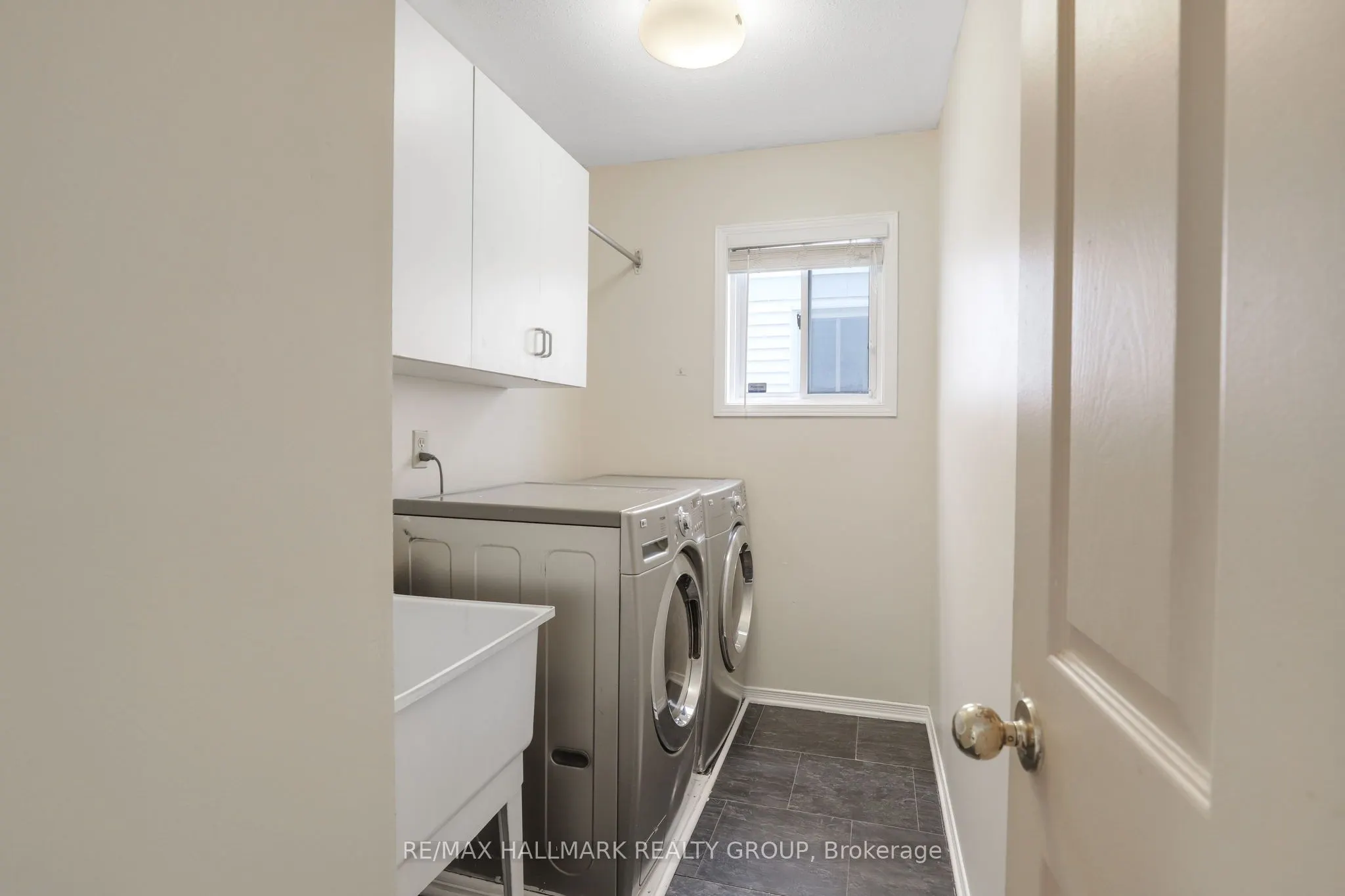 6 Robina Avenue
