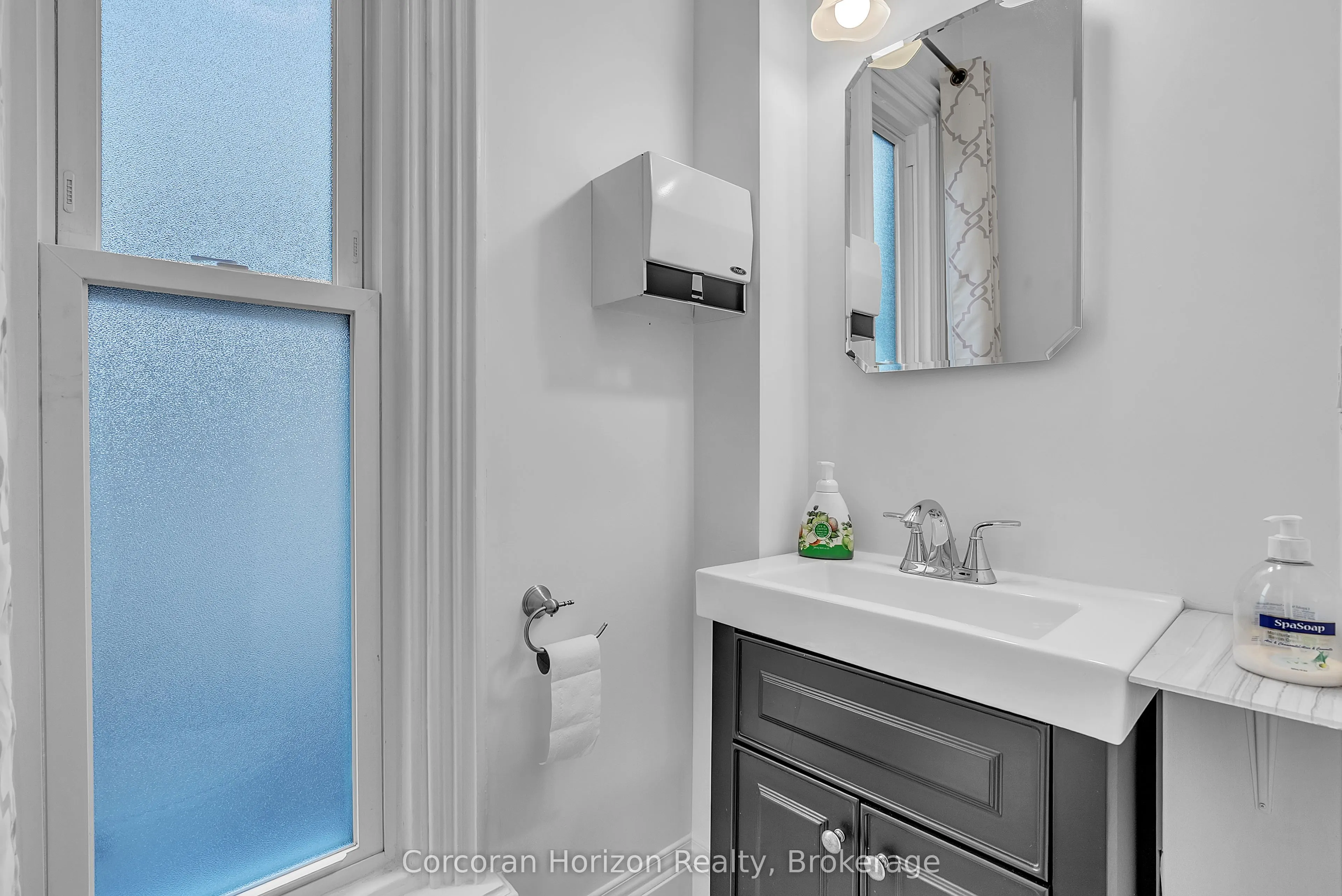 203 MacNab Street S, #1