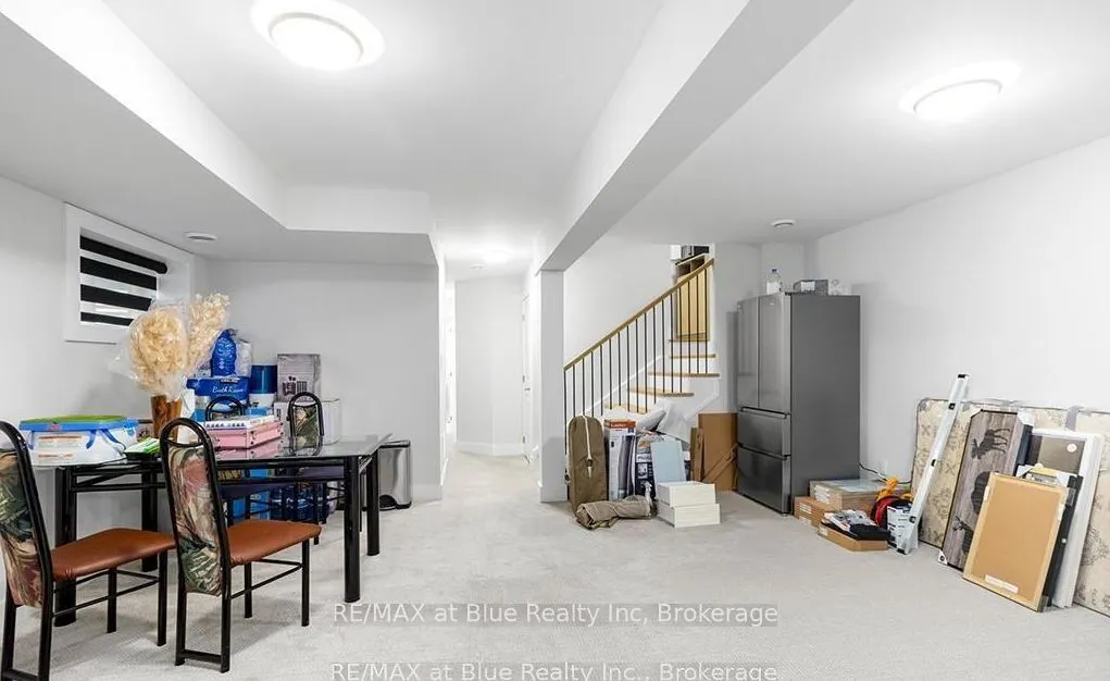 123 BLACK WILLOW Crescent