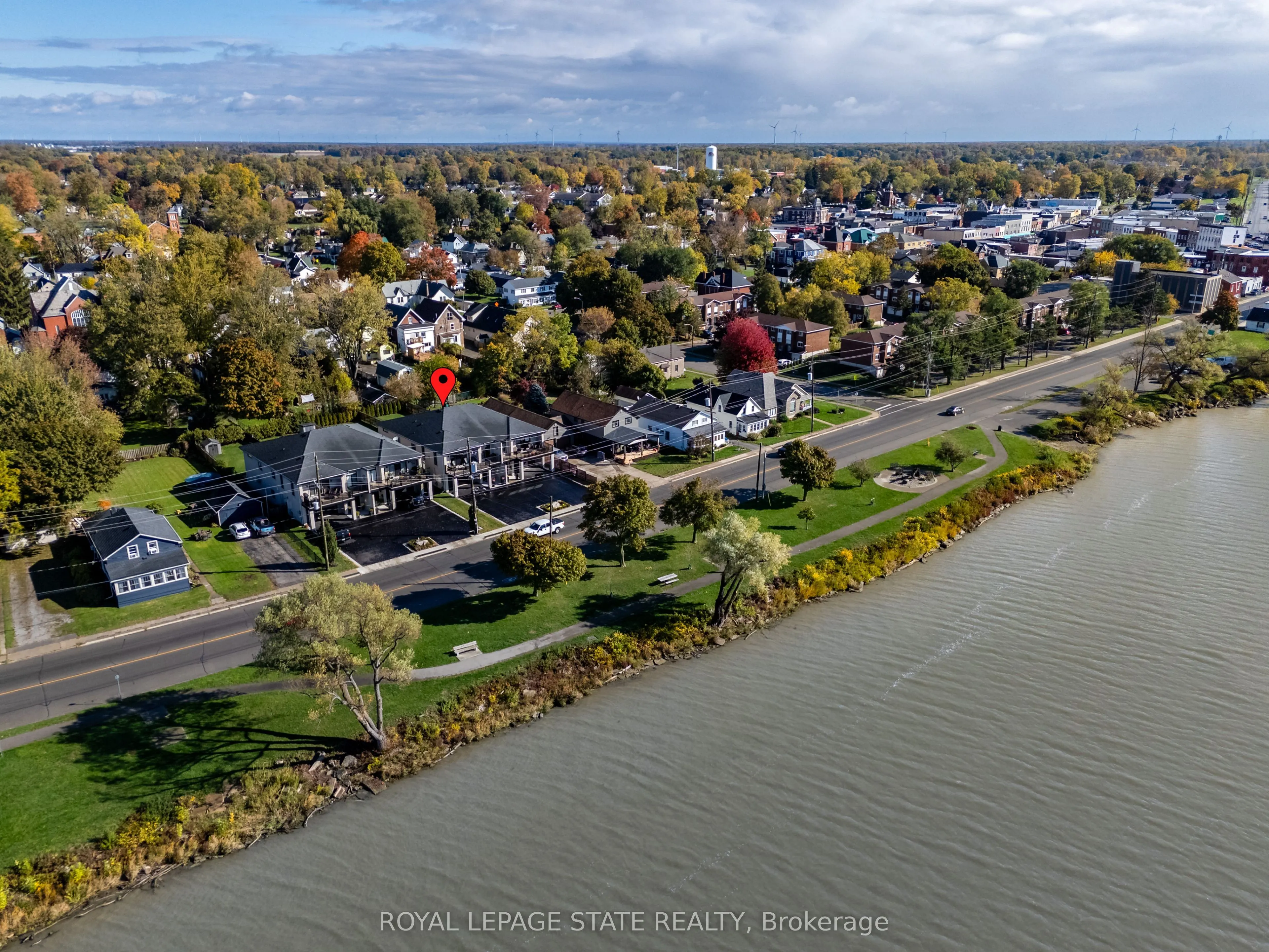 215 Main Street W