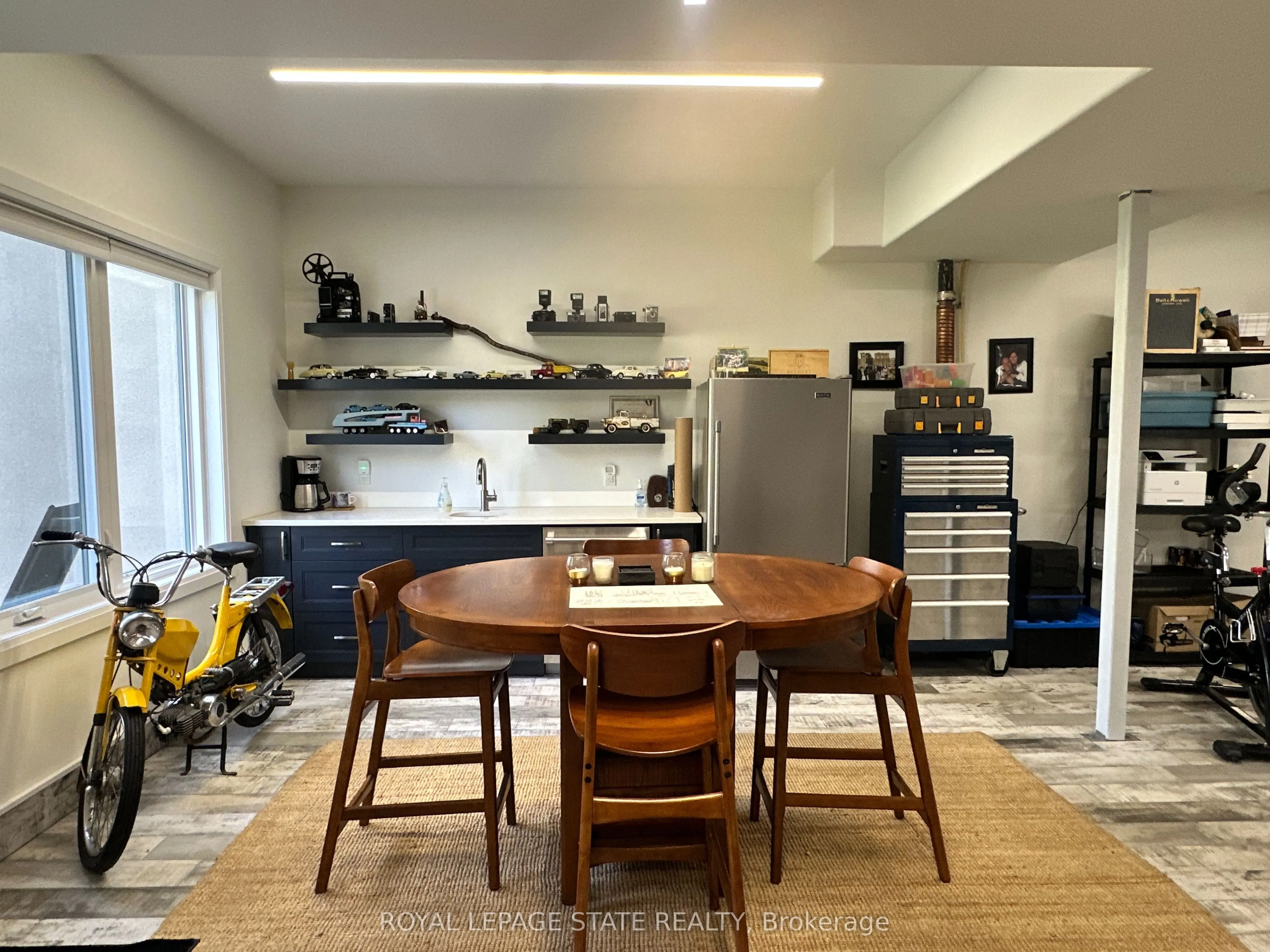 215 Main Street W