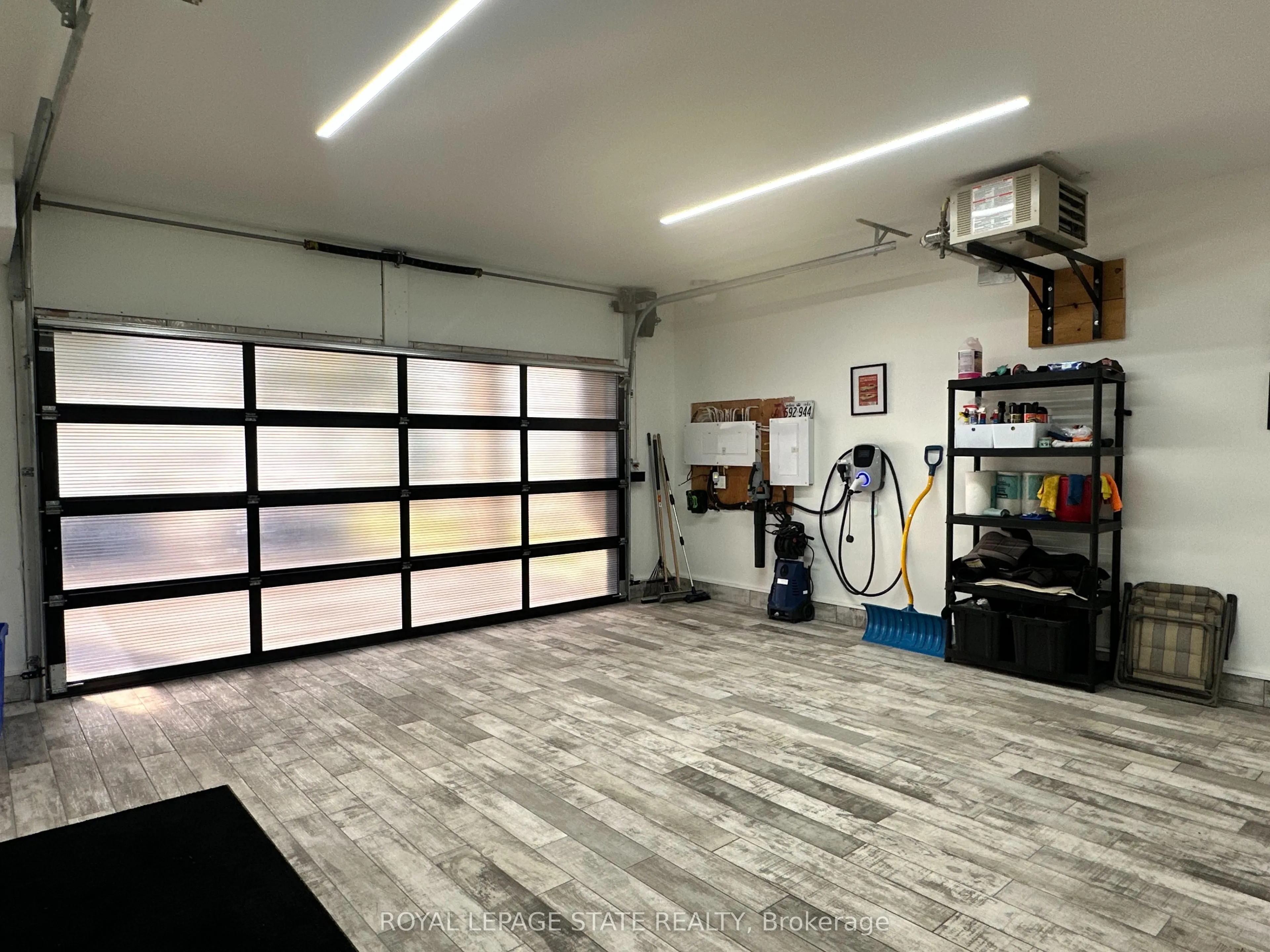 215 Main Street W