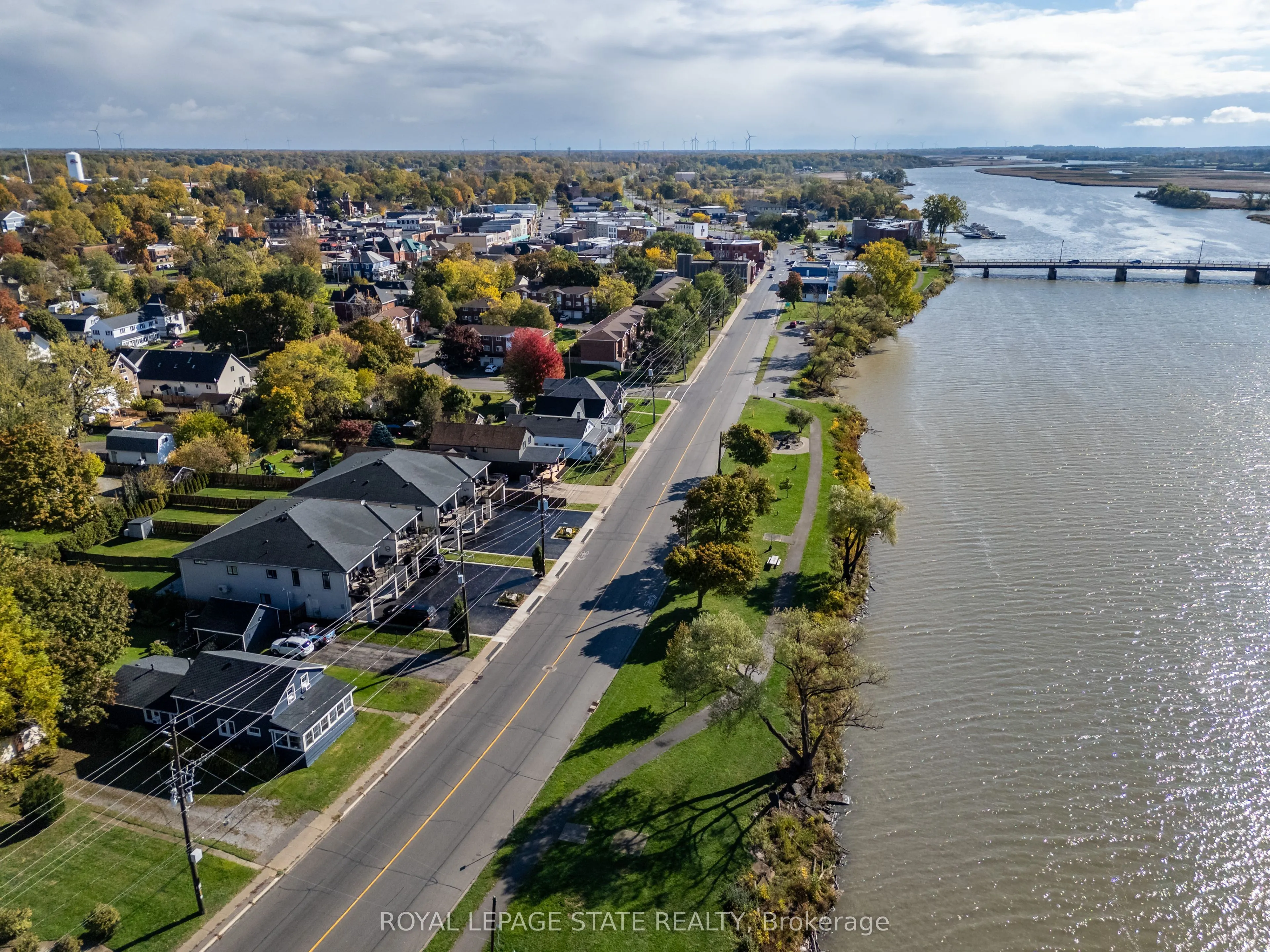 215 Main Street W