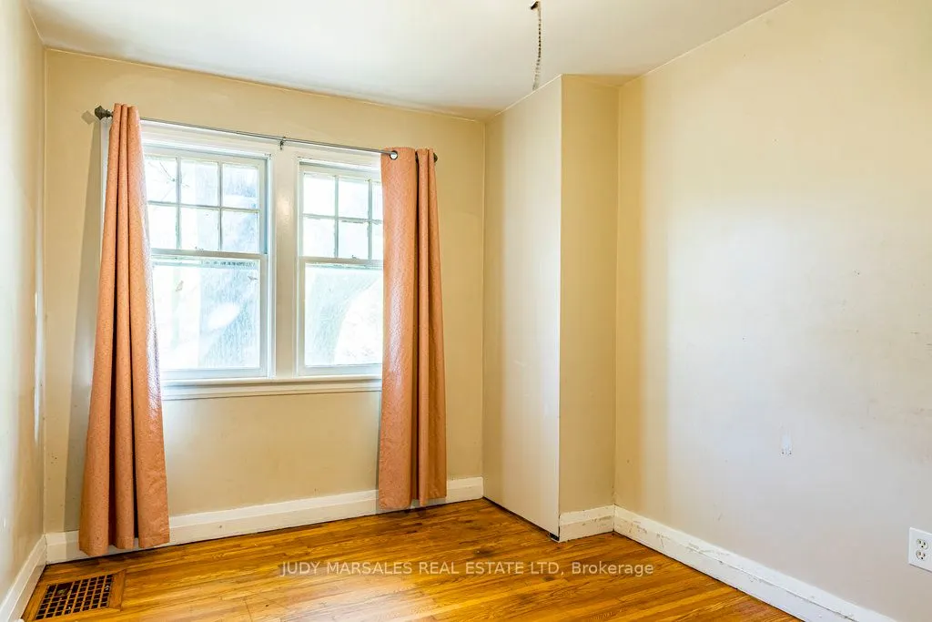 132 Tope Crescent