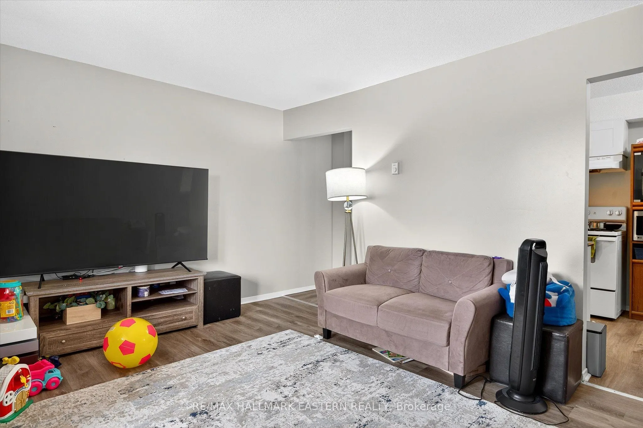 135 Lansdowne Street W