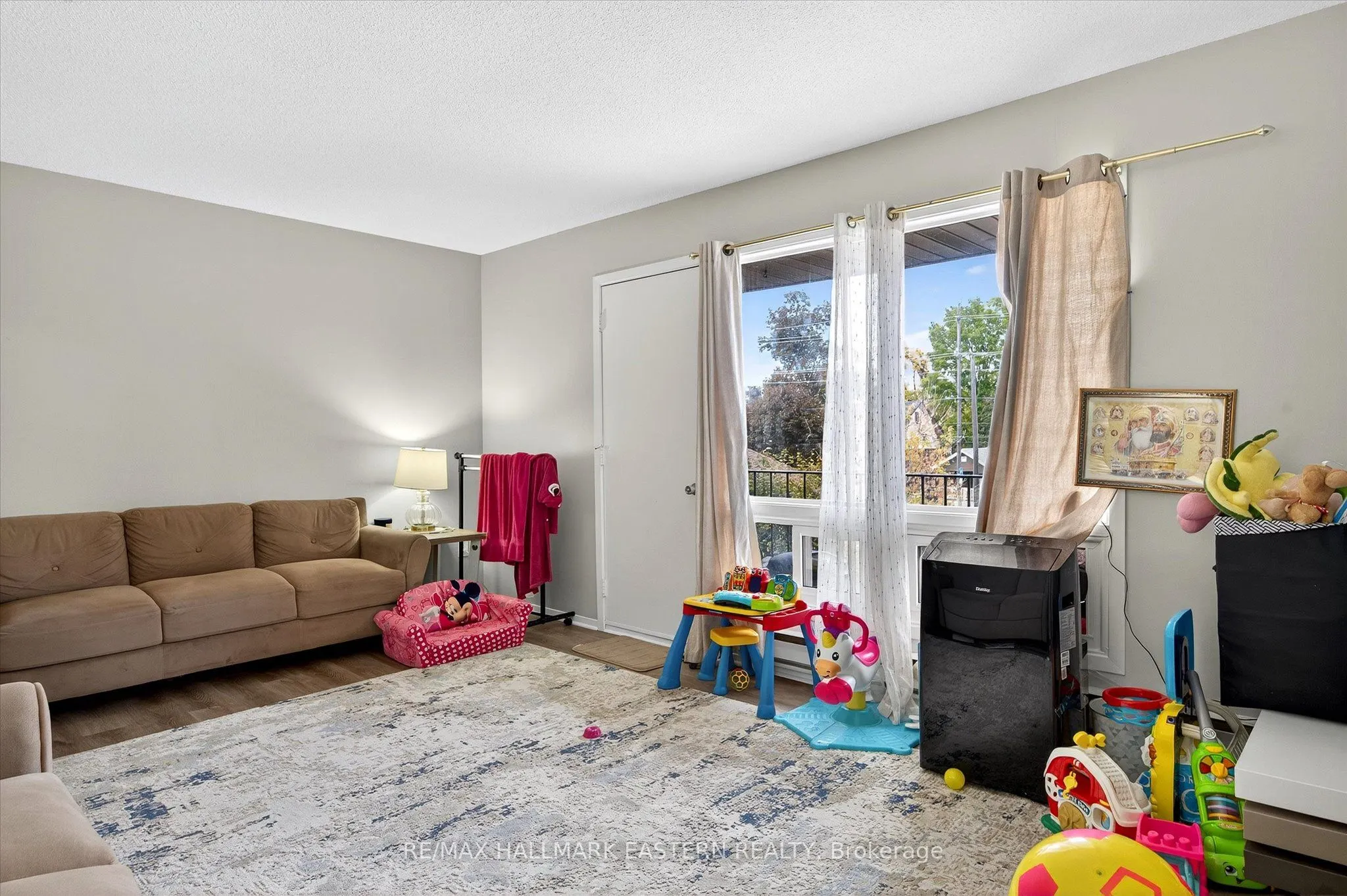 135 Lansdowne Street W